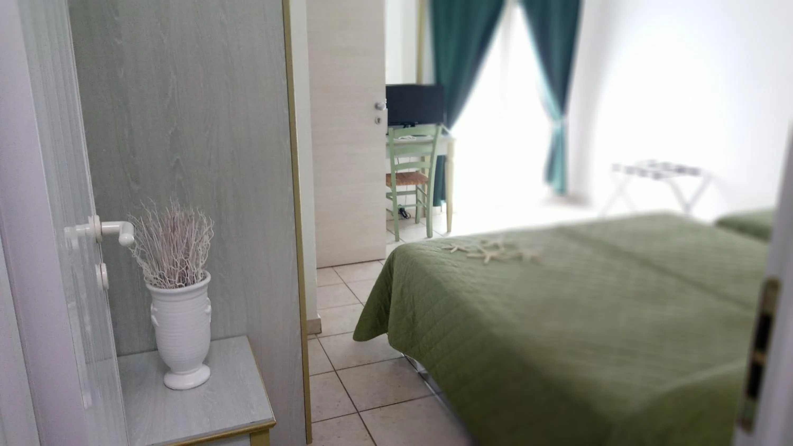 Triple Room with Balcony in Hotel Philadelphia