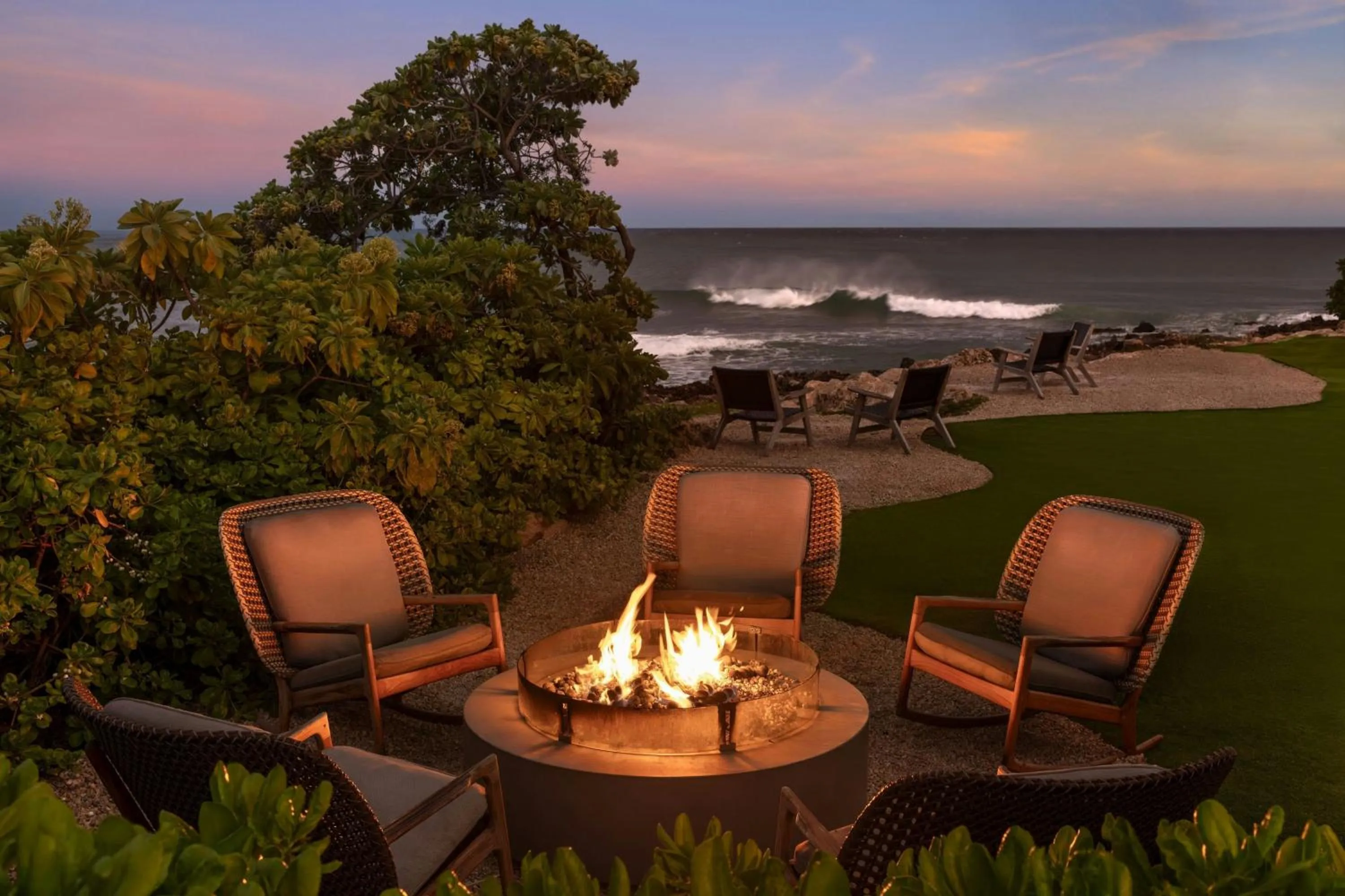 Lounge or bar in The Ritz-Carlton O'ahu, Turtle Bay