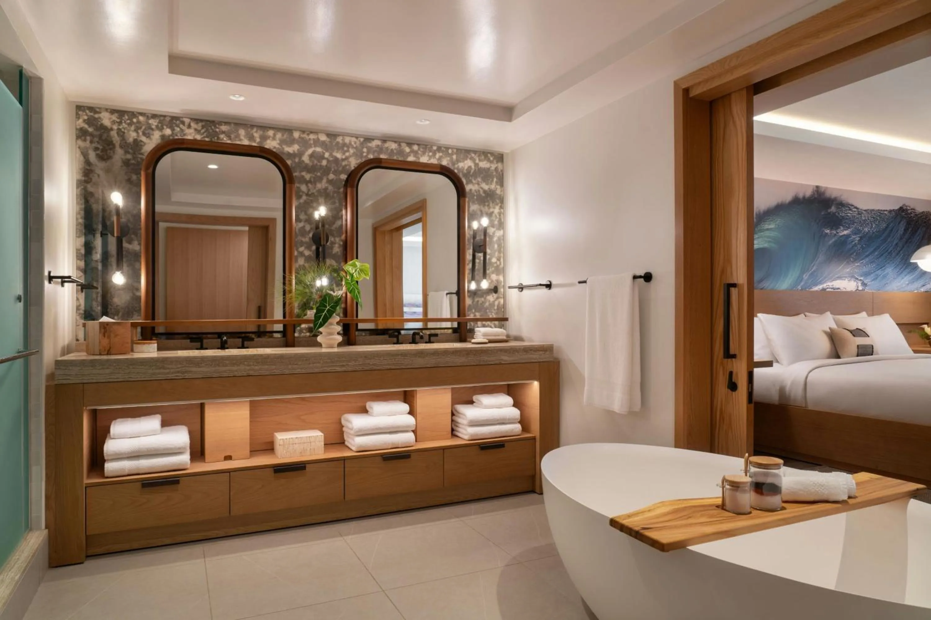 Bathroom, Bed in The Ritz-Carlton O'ahu, Turtle Bay