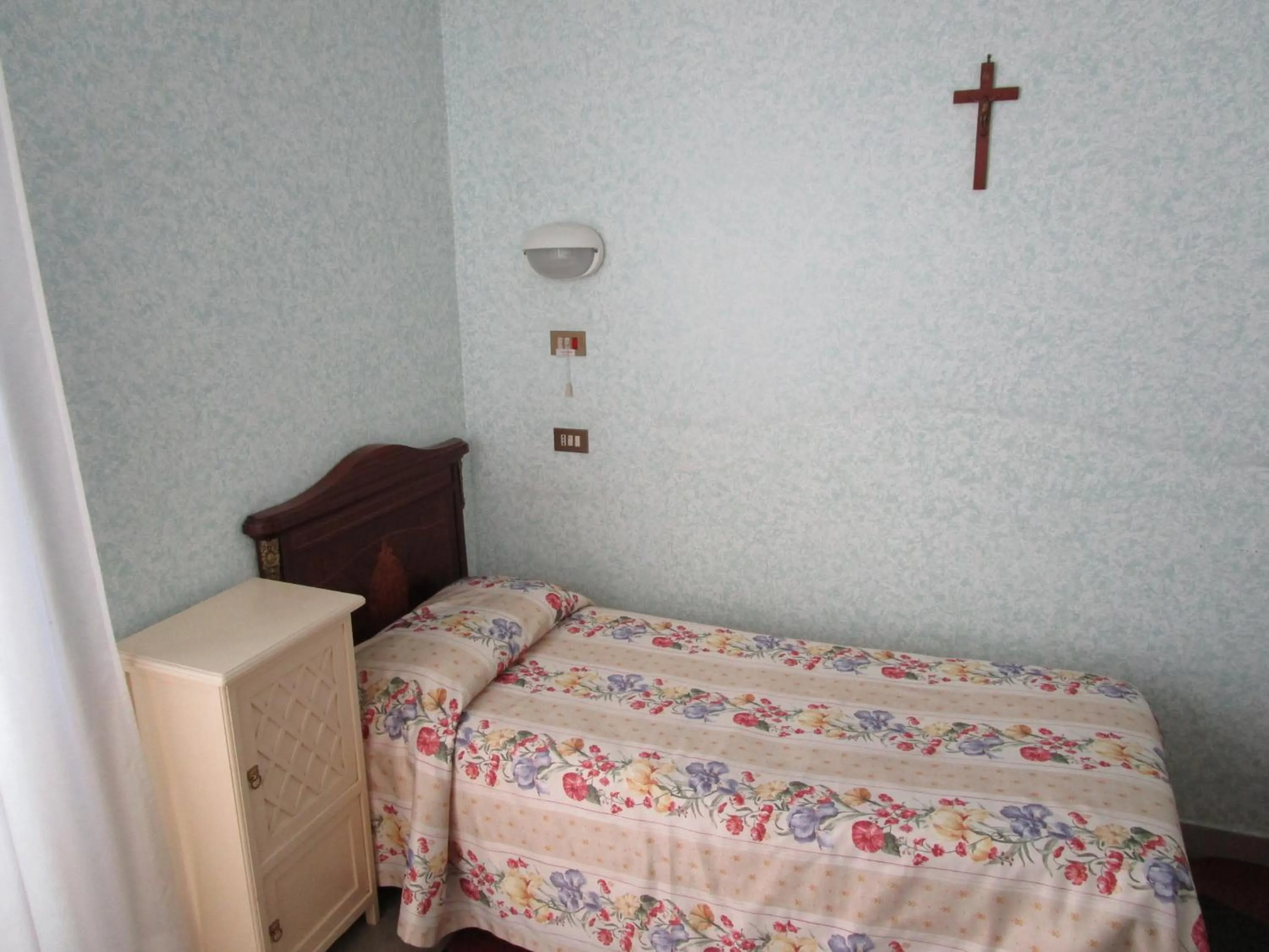 Bed in Casa S. Giuseppe di Cluny