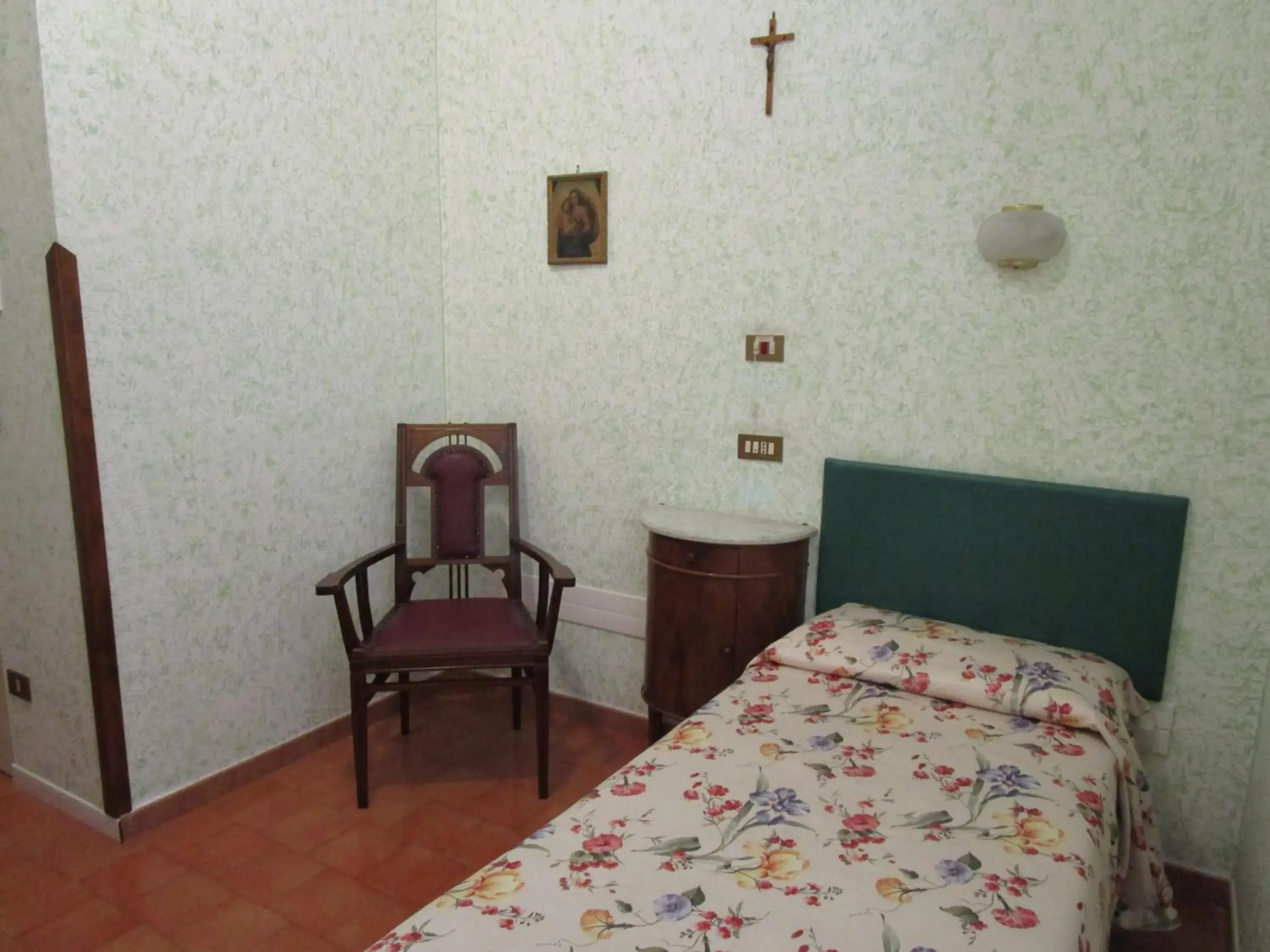 Single Room with Private Bathroom in Casa S. Giuseppe di Cluny Single Room with Private Bathroom in Casa S. Giuseppe di Cluny