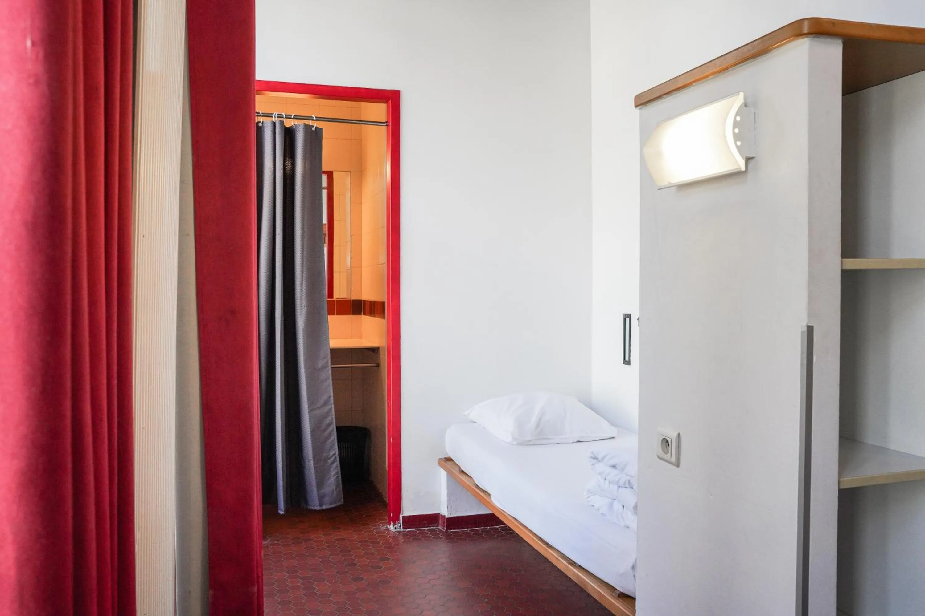 Bathroom, Bed in MIJE MARAIS Hostel