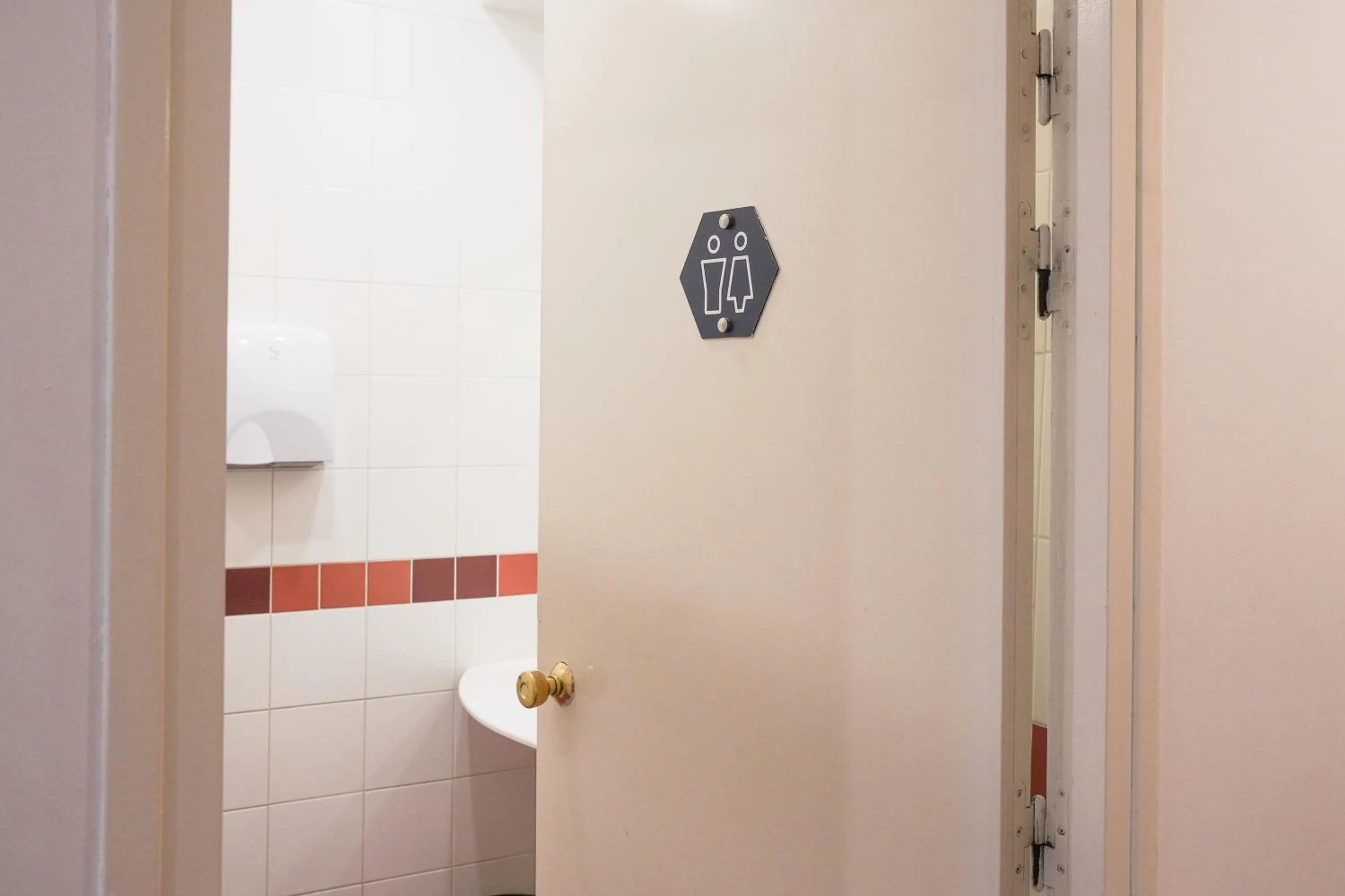 Toilet in MIJE MARAIS Hostel