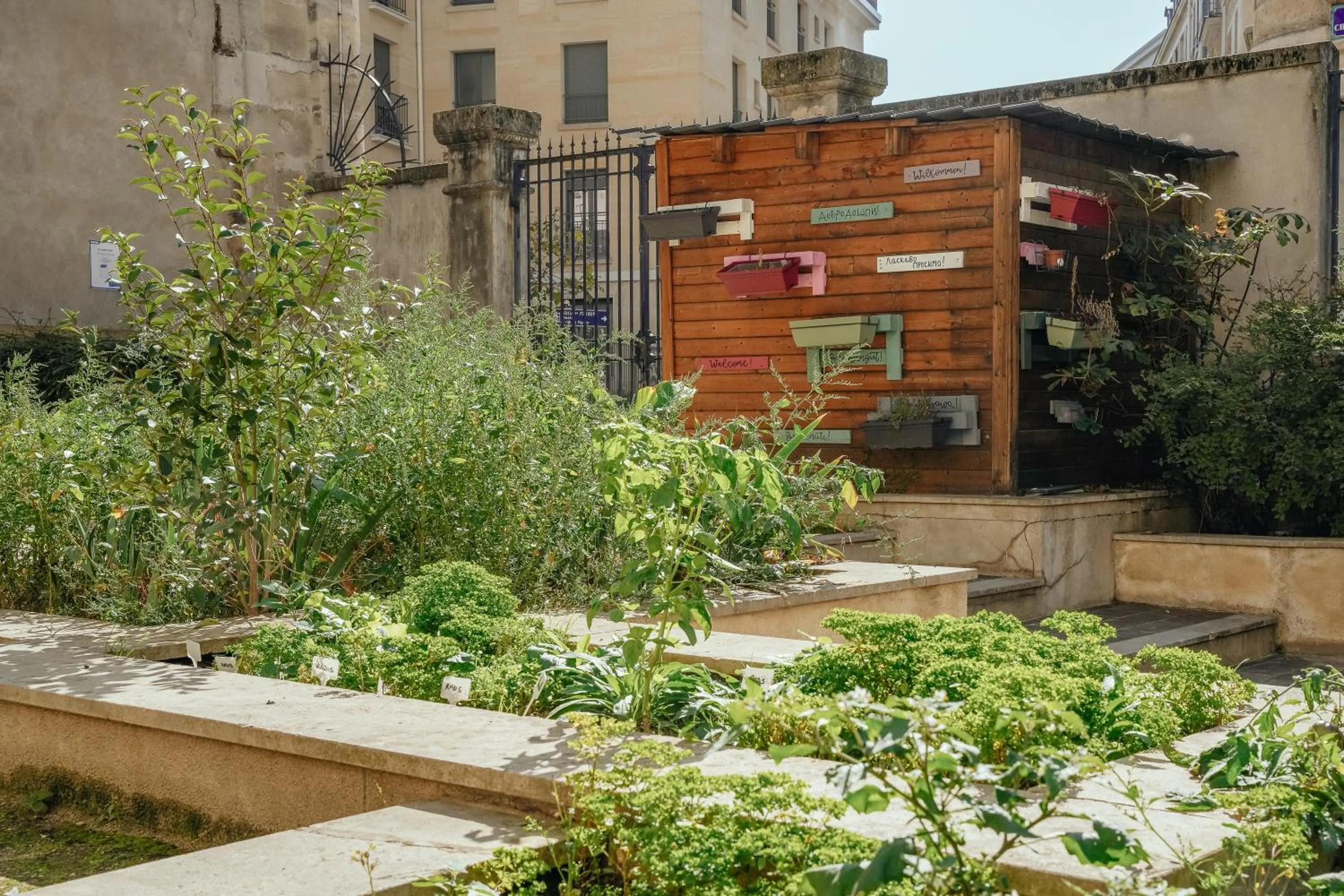 Garden in MIJE MARAIS Hostel