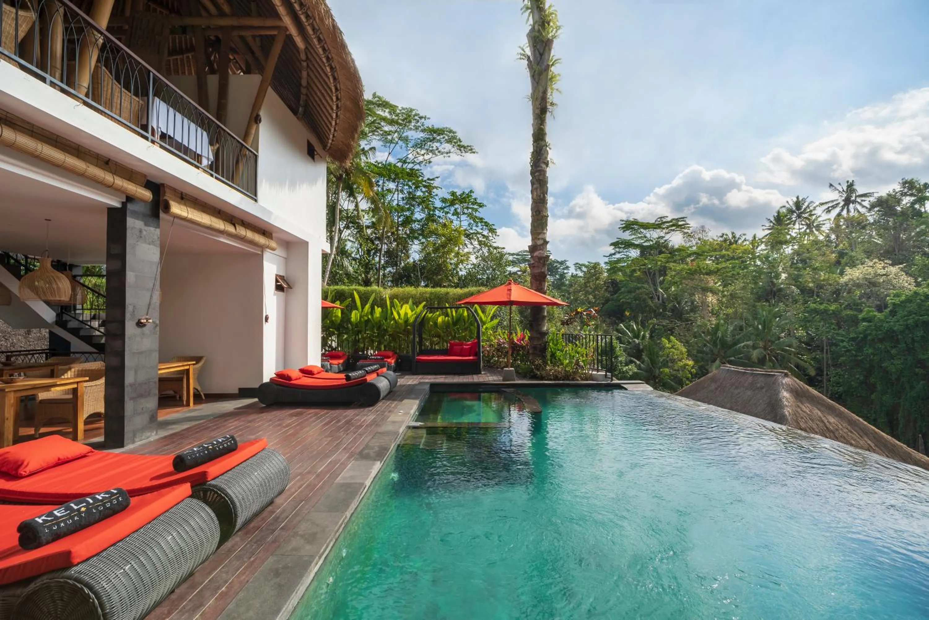 Swimming pool in Keliki Luxury Lodge