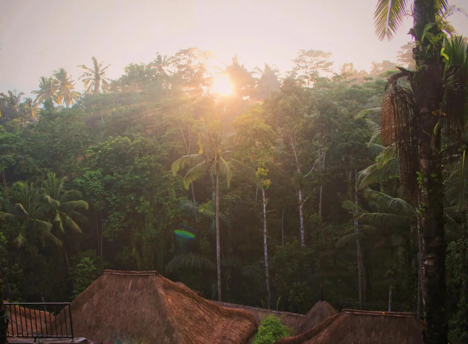 Sunset in Keliki Luxury Lodge