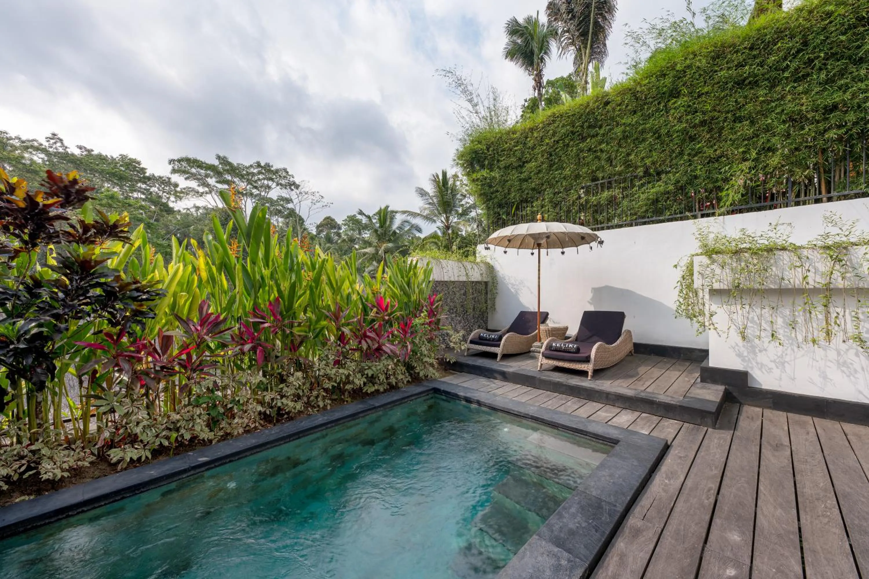 Swimming pool in Keliki Luxury Lodge