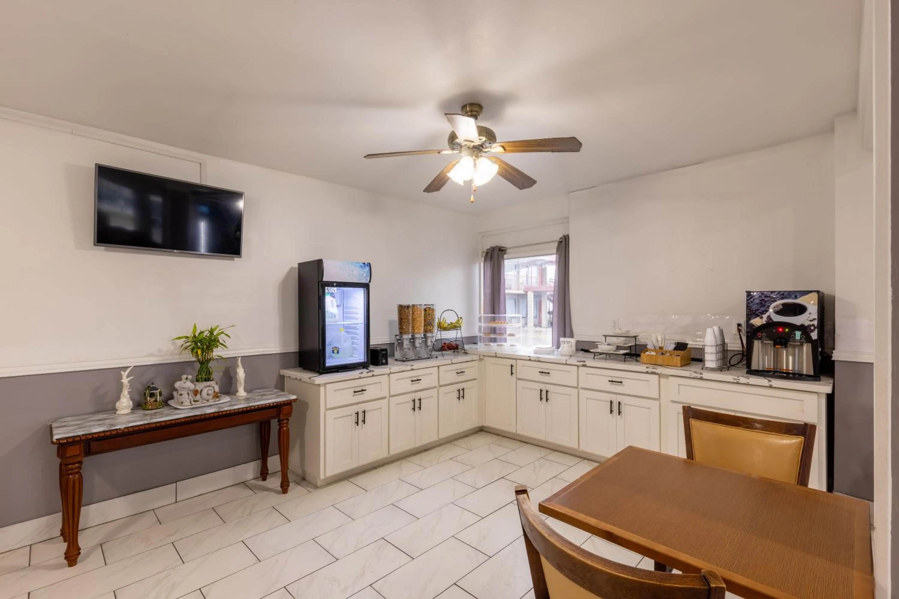 Breakfast in Executive Inn Beeville US 181