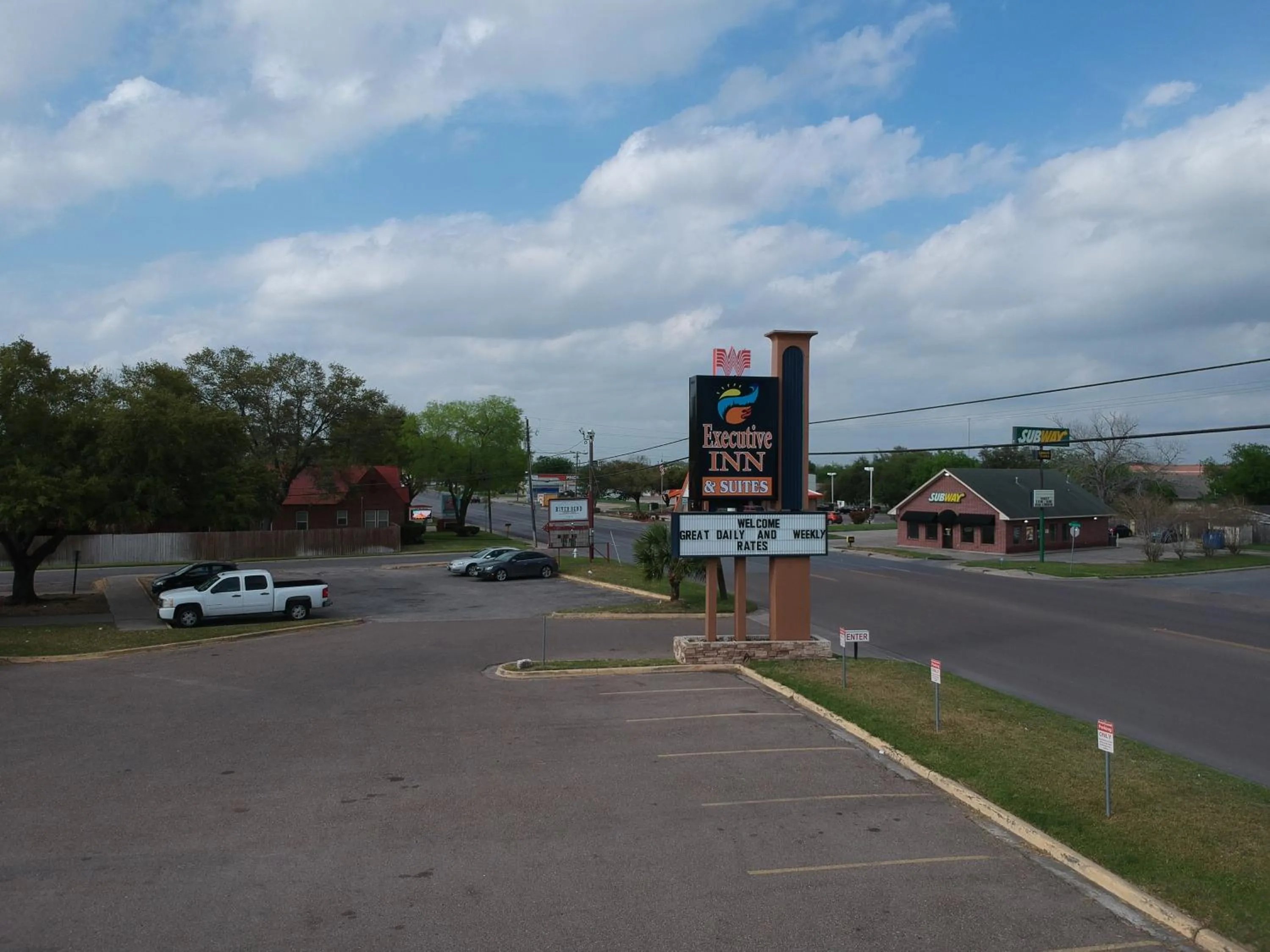 Property building in Executive Inn Beeville US 181