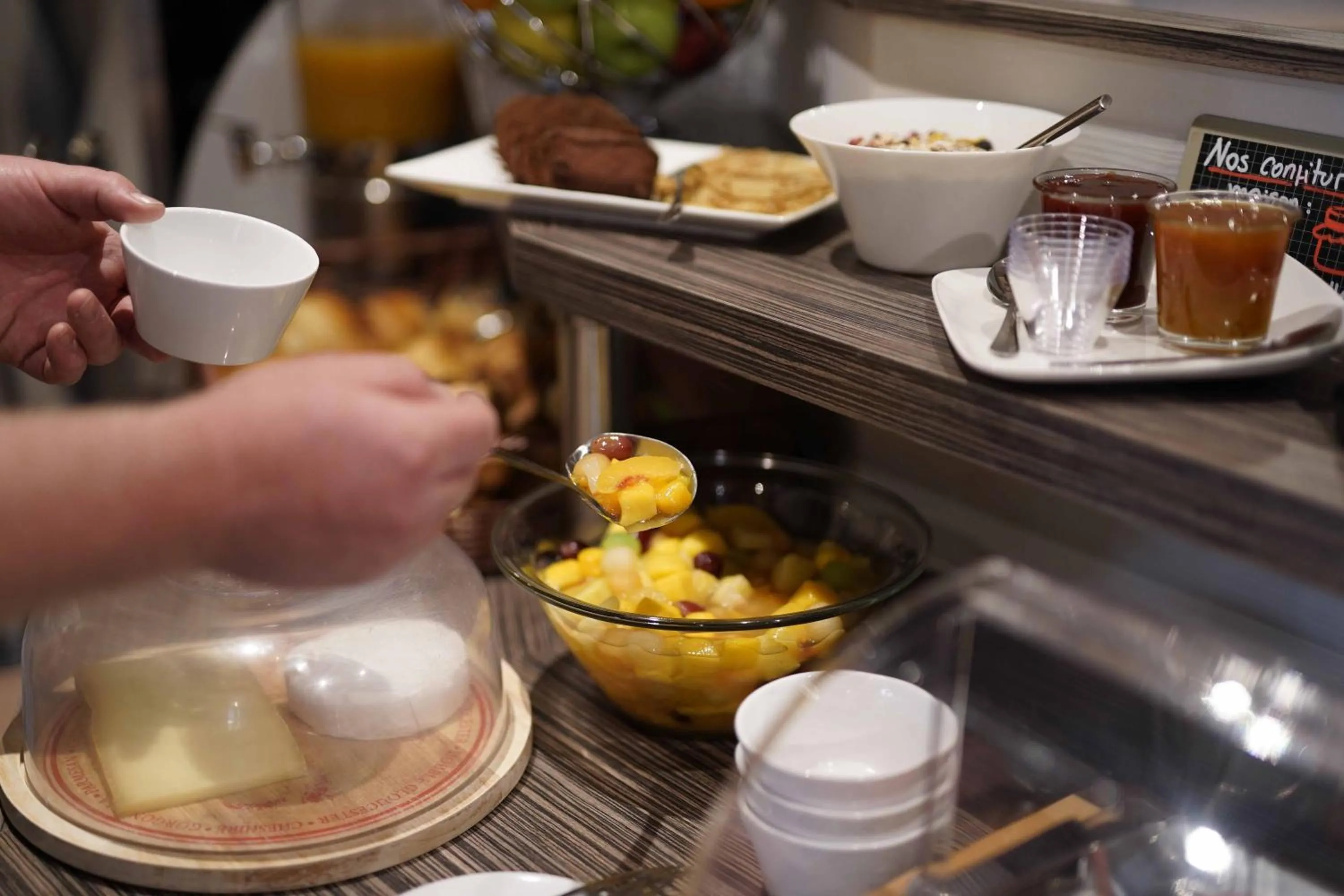 Buffet breakfast in Cit'Hotel La Résidence