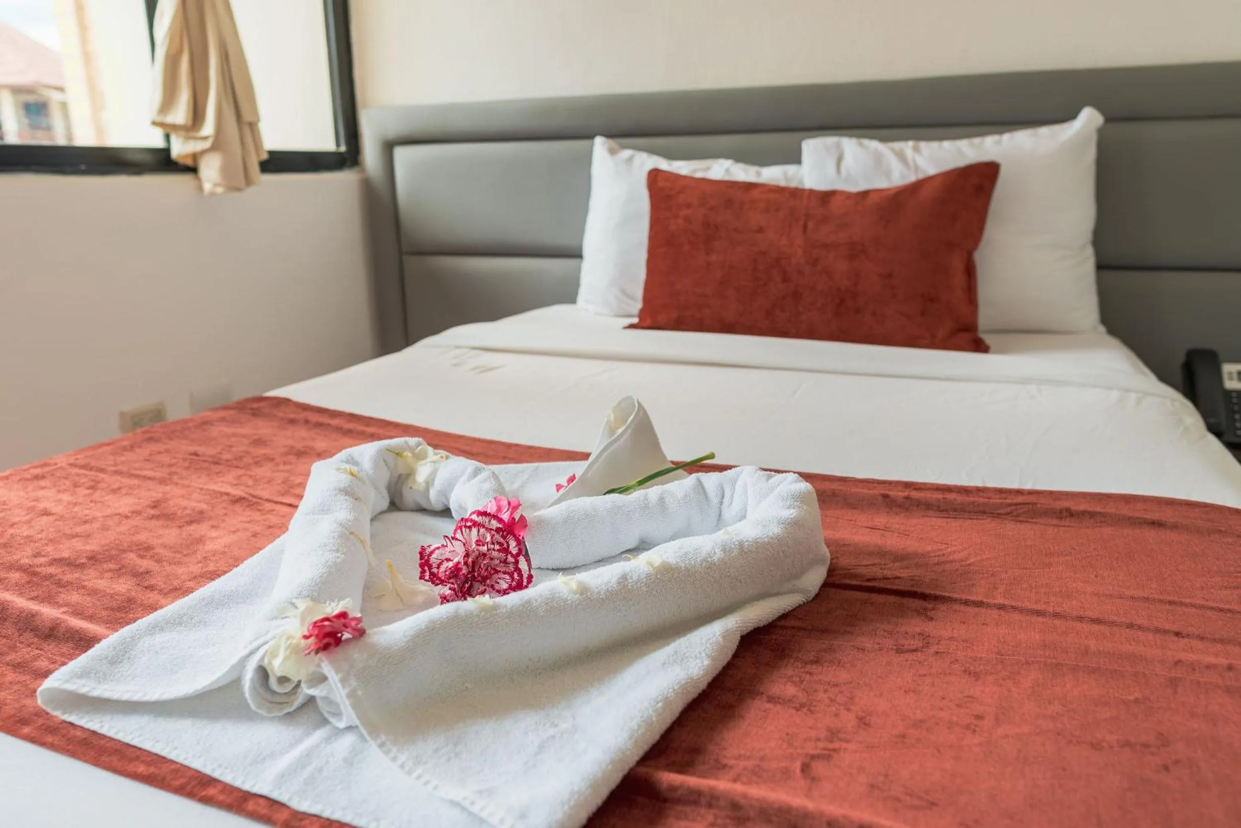 Property building, Bed in Hotel Silvestre