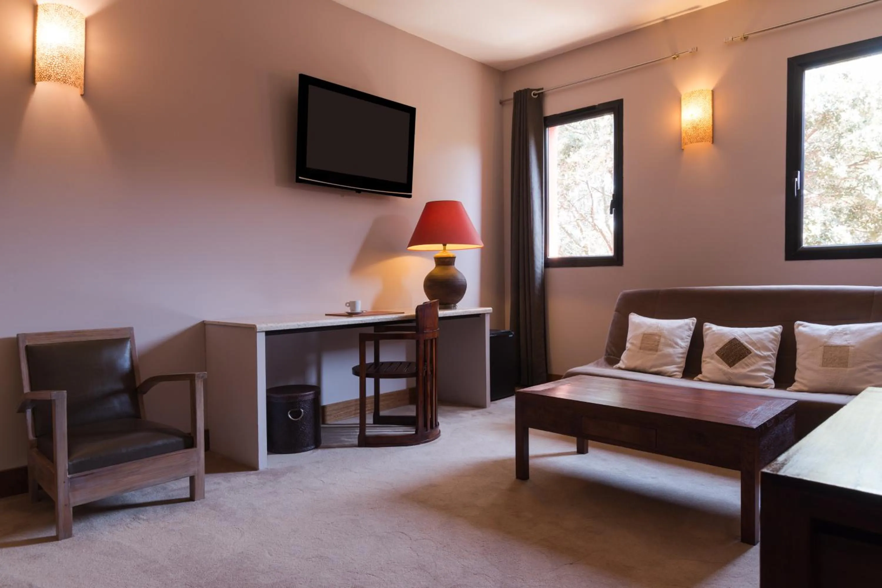 TV and multimedia in Hotel restaurant Spa Disini Montpellier Est, The Originals Relais