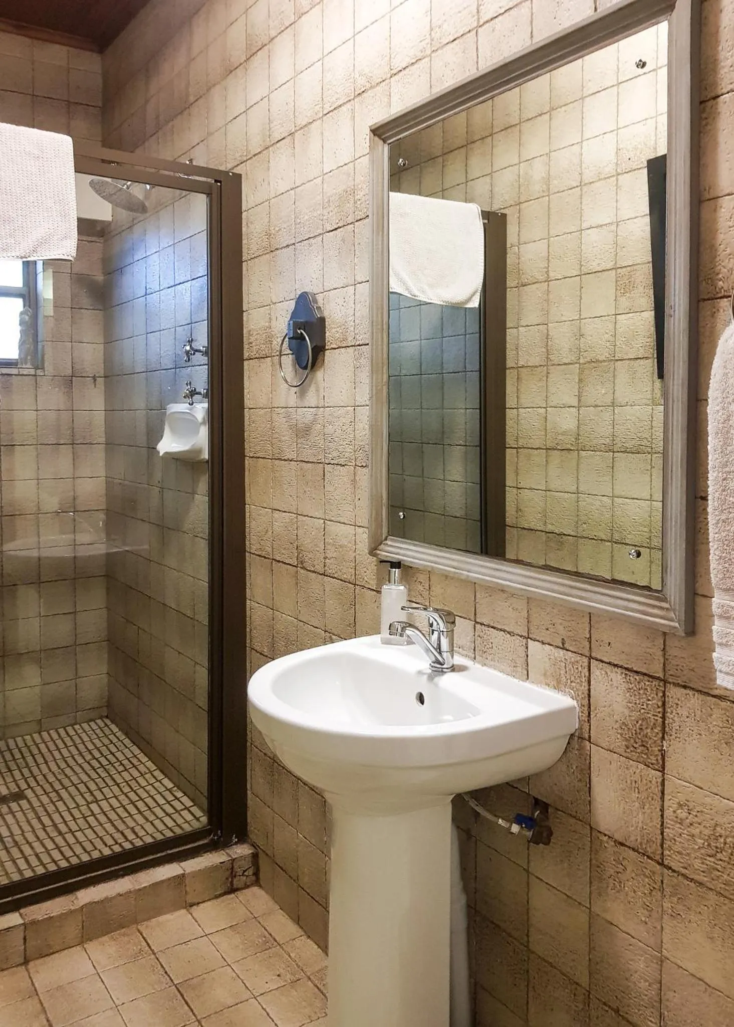 Shower in Santa Lucia Guest House