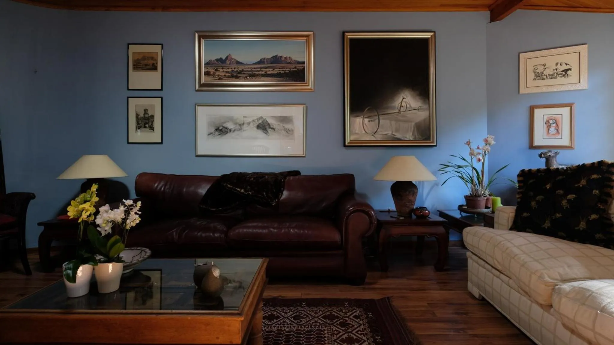 Communal lounge/ TV room in Santa Lucia Guest House