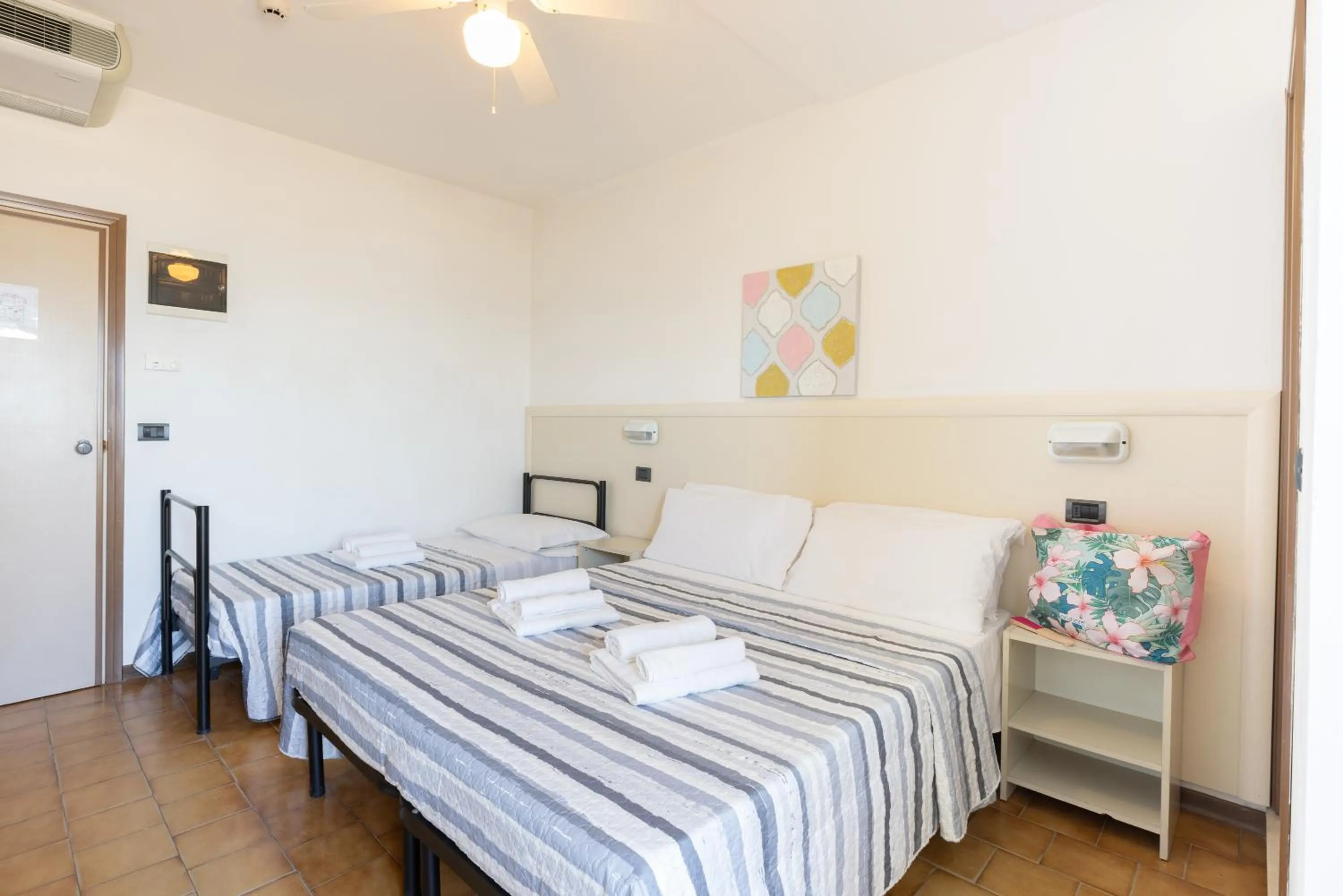 Bed in Hotel Mignon Riccione Fronte Mare