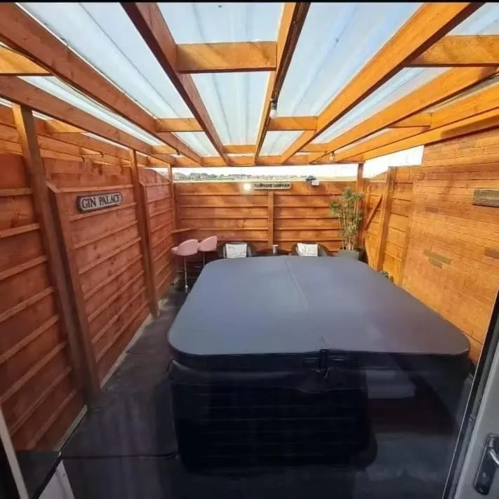 The Mayfair Lodge & Family Suite