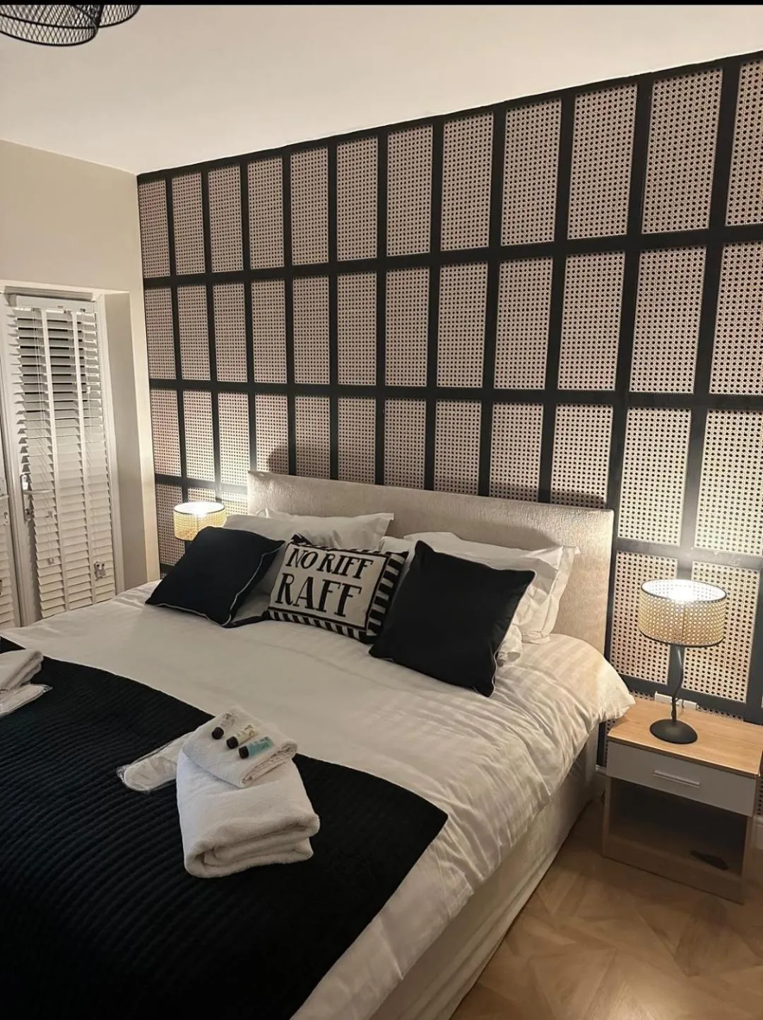 Bed in The Mayfair Lodge & Family Suite