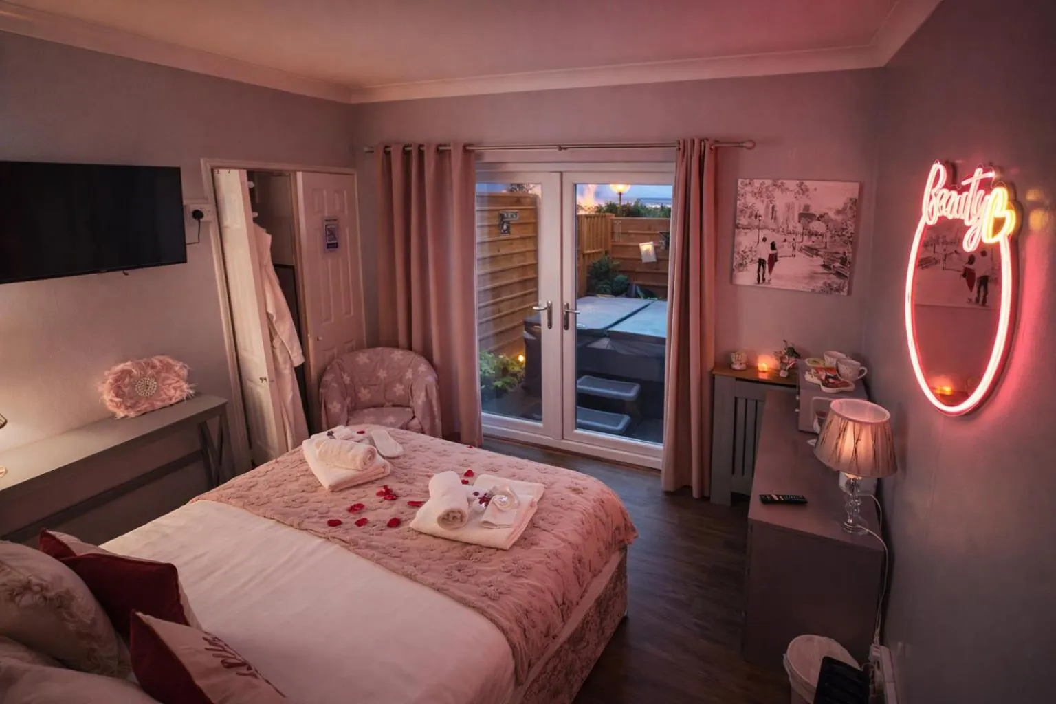 Bed in The Mayfair Lodge & Family Suite