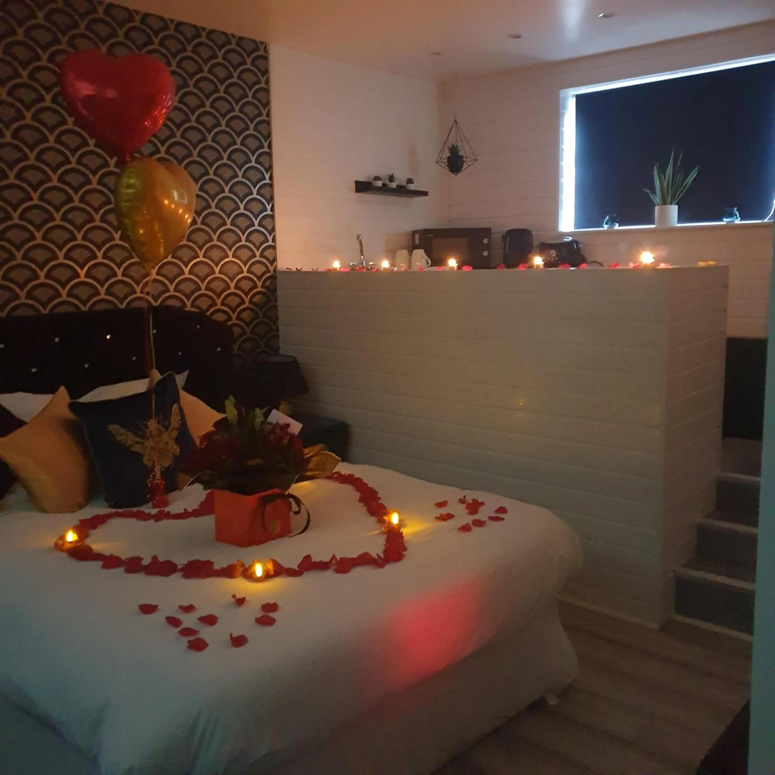 Bedroom, Bed in The Mayfair Lodge & Family Suite