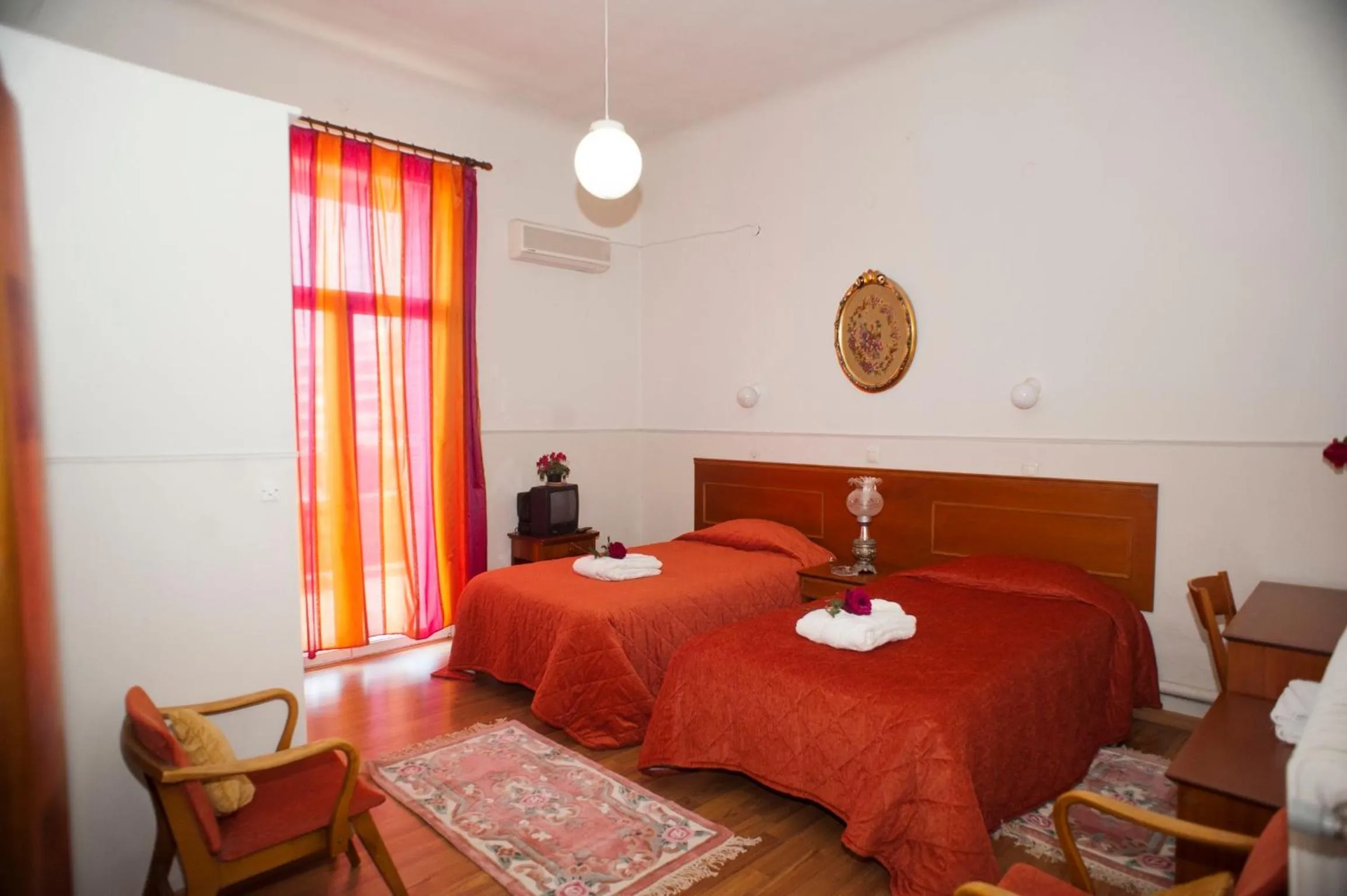 Bed in Hotel Acropolis