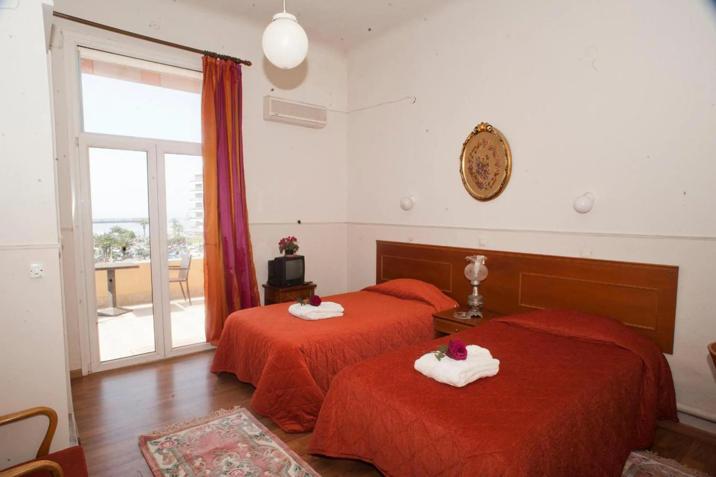 Bed in Hotel Acropolis