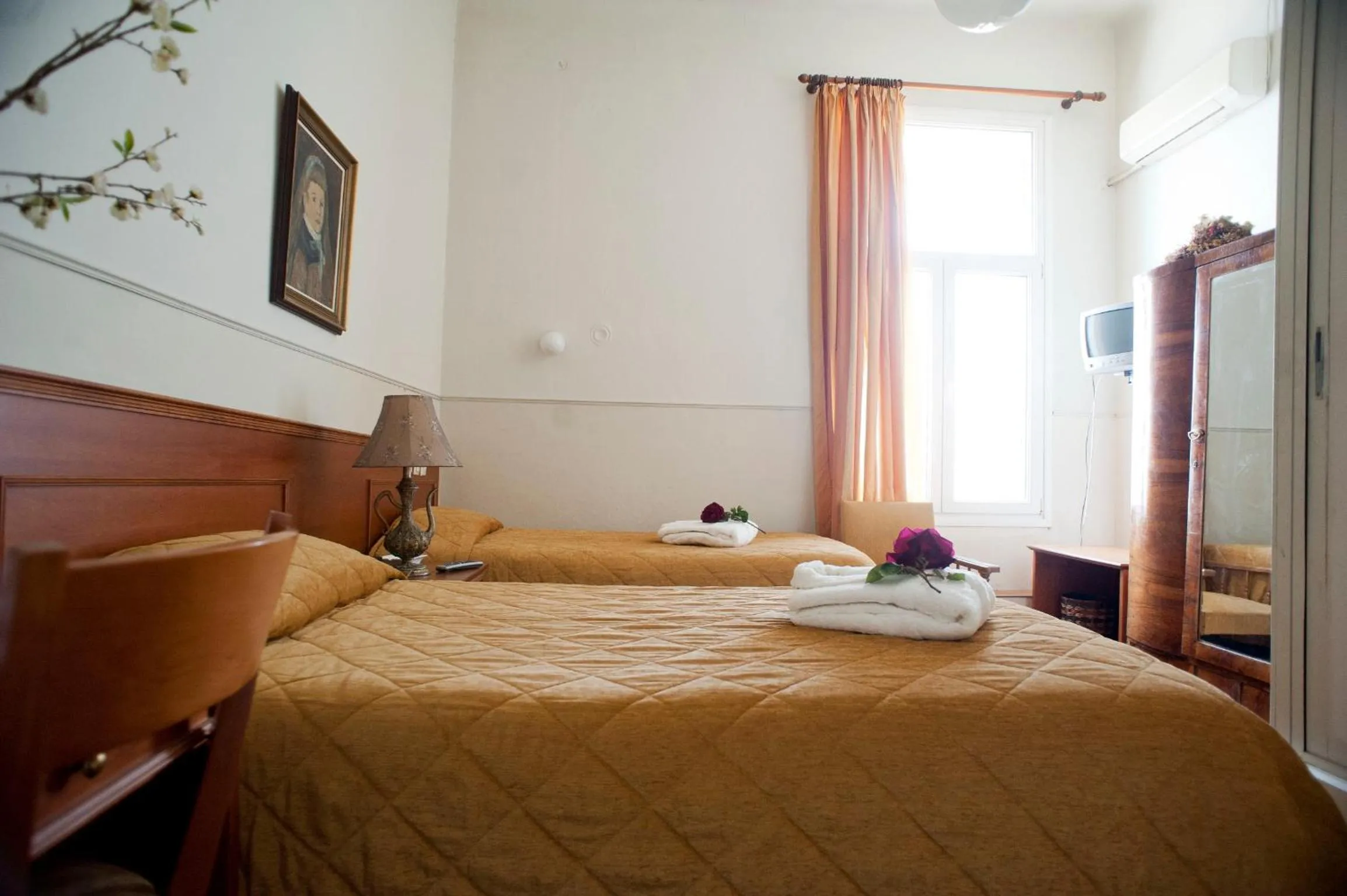 Bed in Hotel Acropolis