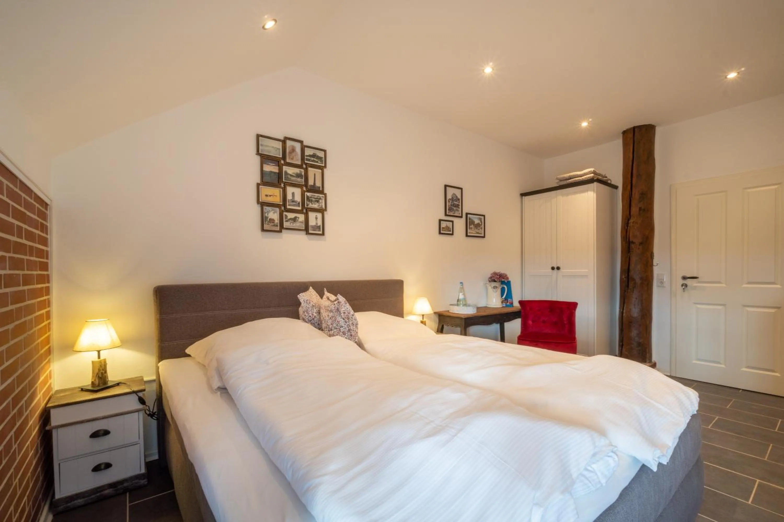 Bed in INSEL-LAND-HOTEL MICHAELSEN -Boutique Hotel- im Ostland mit Yoga u Sauna