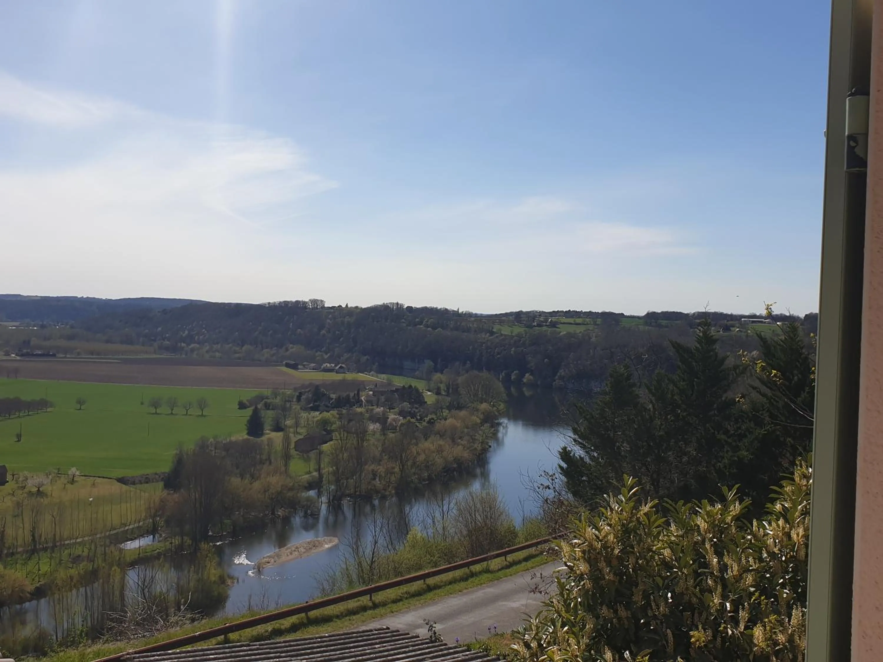 Lake view in LOGIS HÔTEL RESTAURANT SPA Les BALCONS DE L'ESPERANCE
