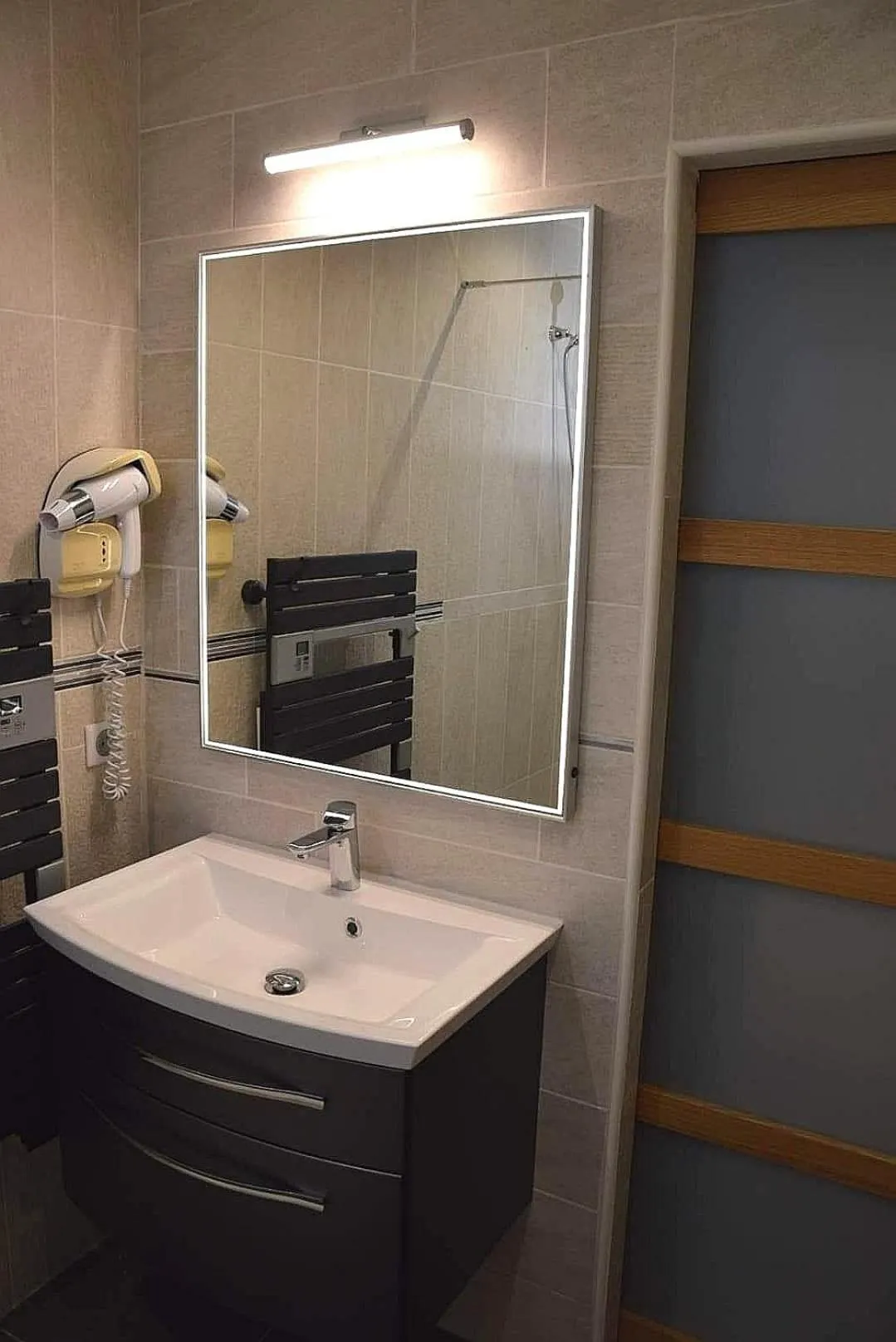 Bathroom in LOGIS HÔTEL RESTAURANT SPA Les BALCONS DE L'ESPERANCE