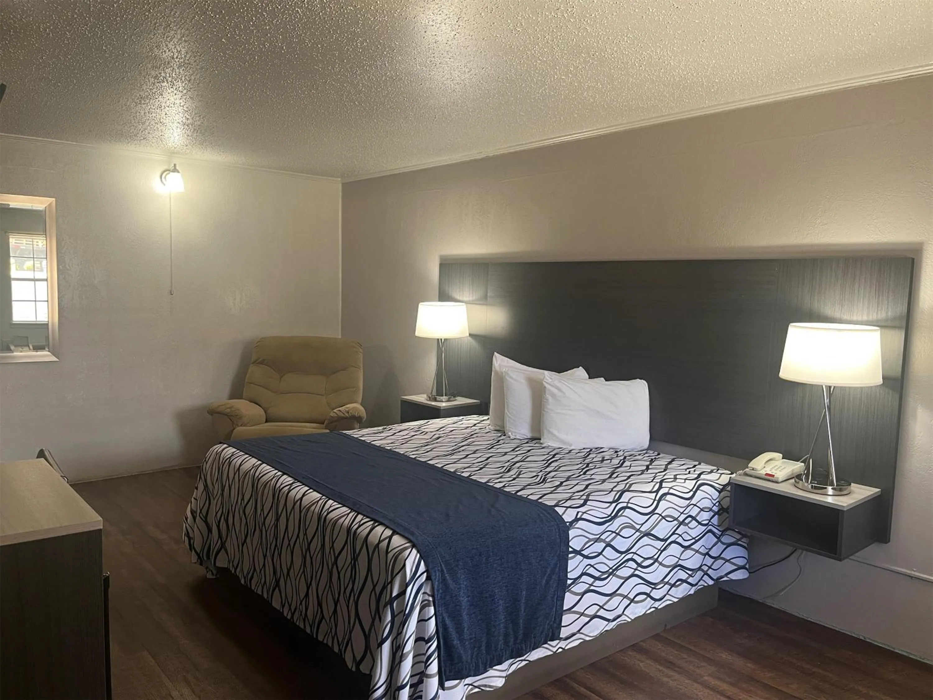 Bedroom, Bed in Motel 6 New Boston, TX