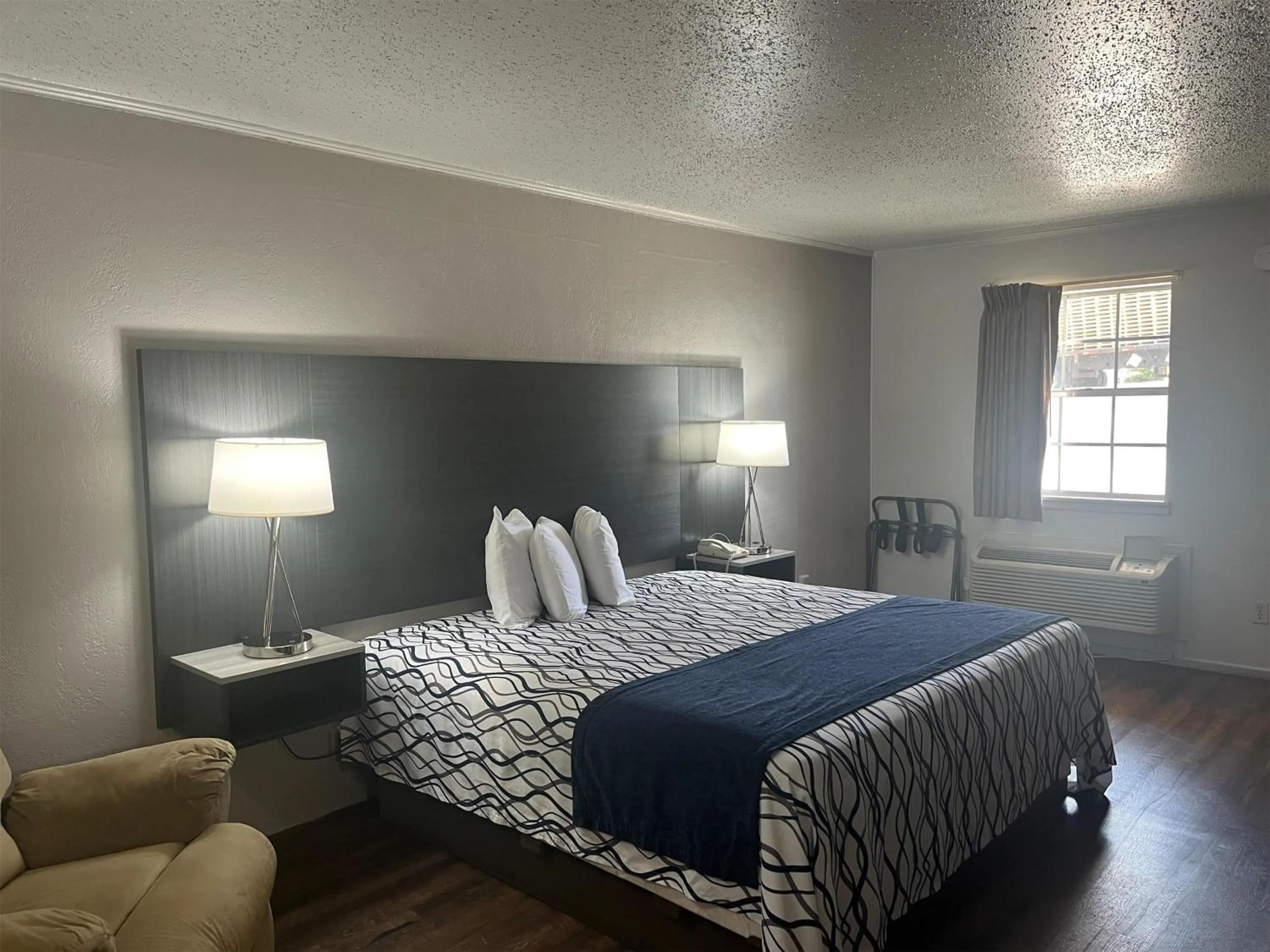 Bedroom, Bed in Motel 6 New Boston, TX