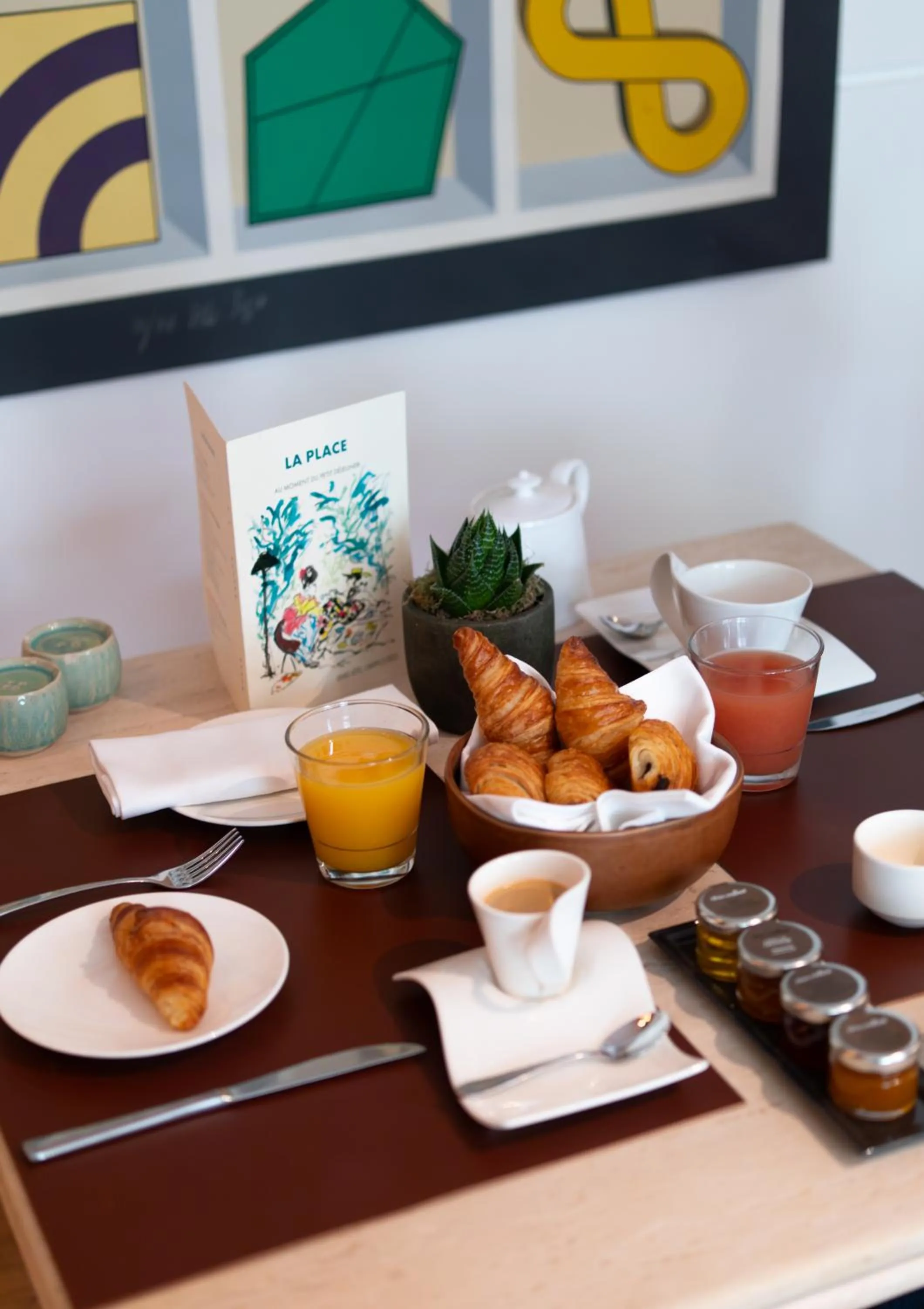 Food and drinks in Grand Hôtel Champs-Elysées