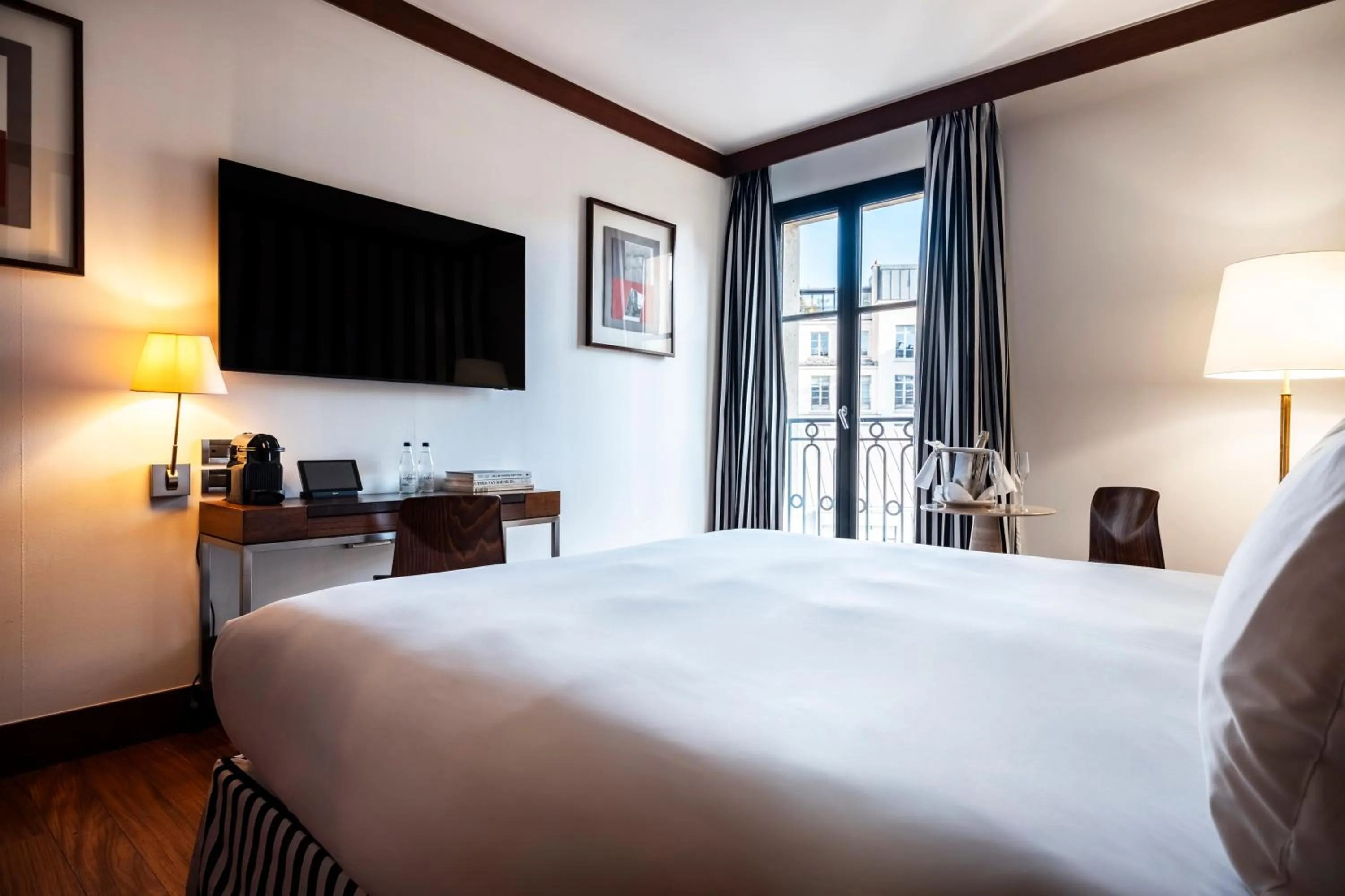 Photo of the whole room, Bed in Grand Hôtel Champs-Elysées