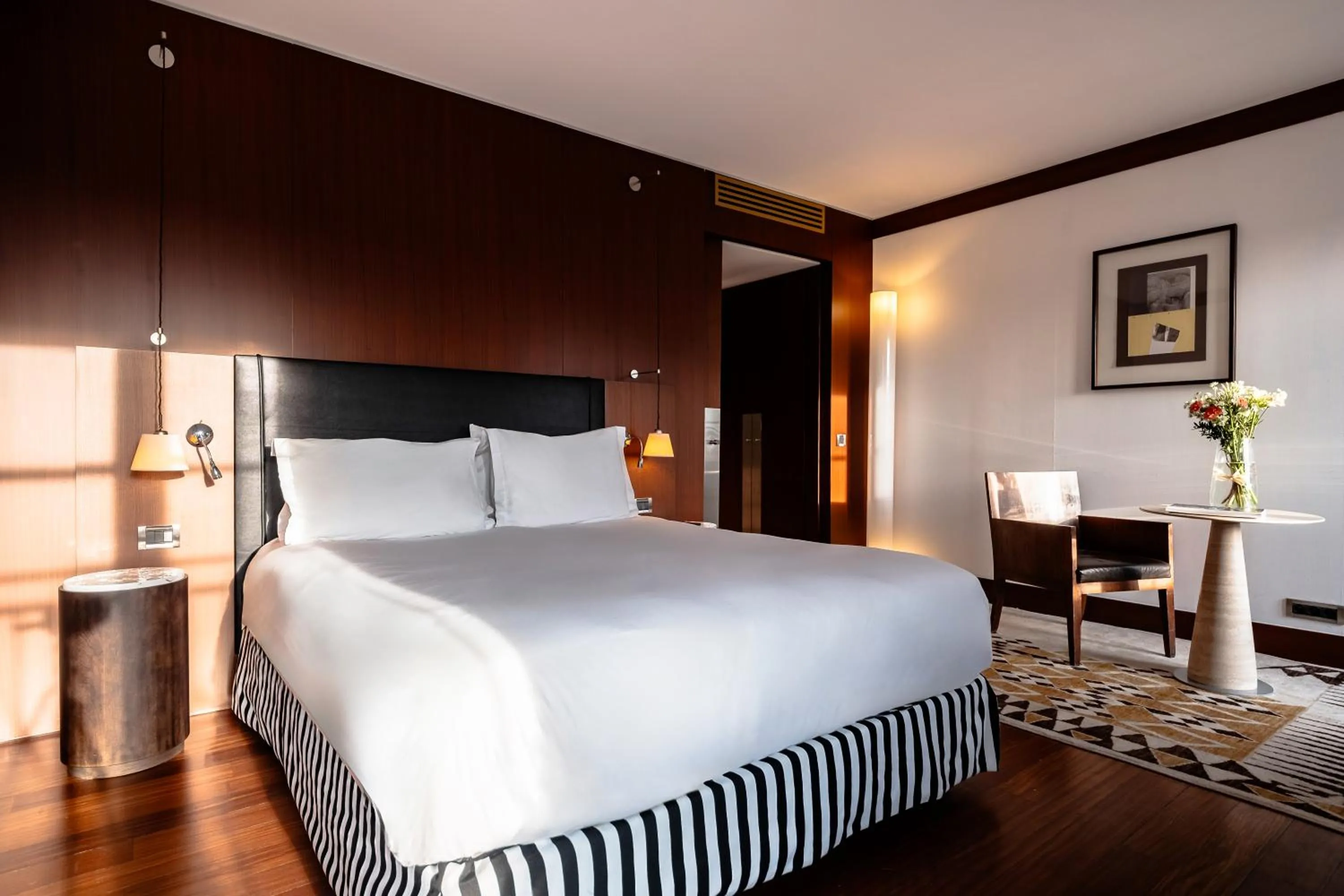 Bed in Grand Hôtel Champs-Elysées