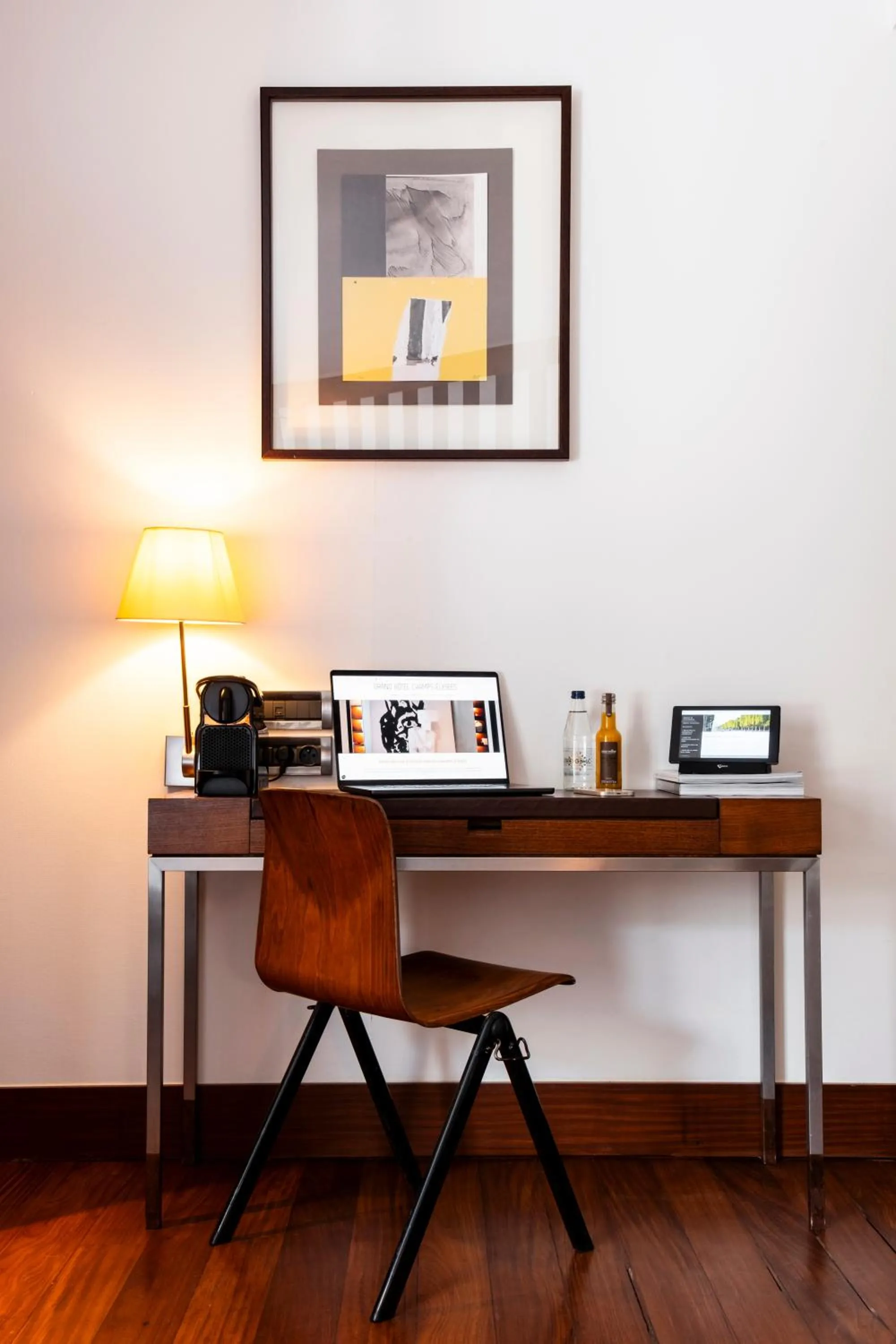 Coffee/tea facilities in Grand Hôtel Champs-Elysées