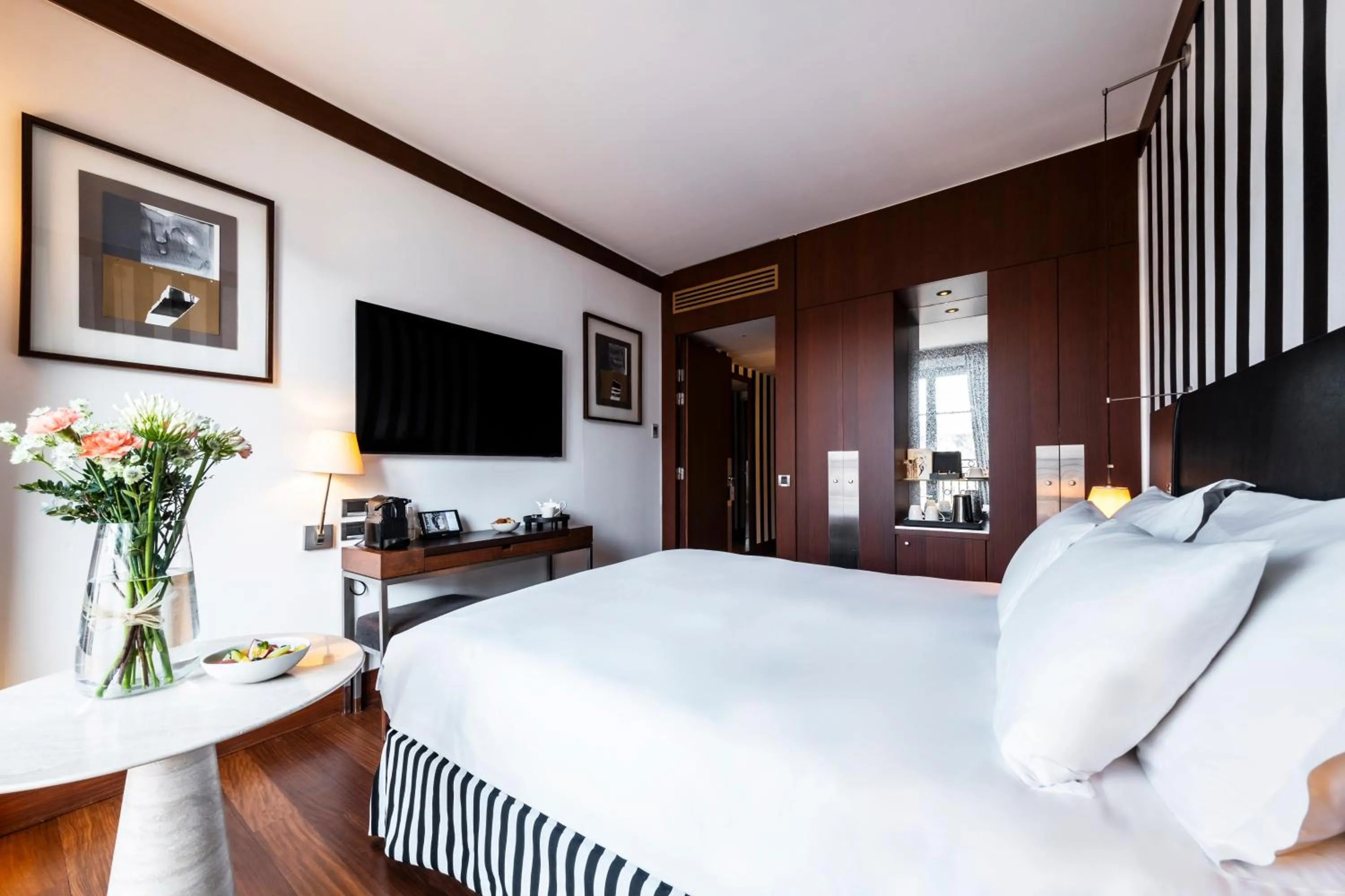 Bed in Grand Hôtel Champs-Elysées