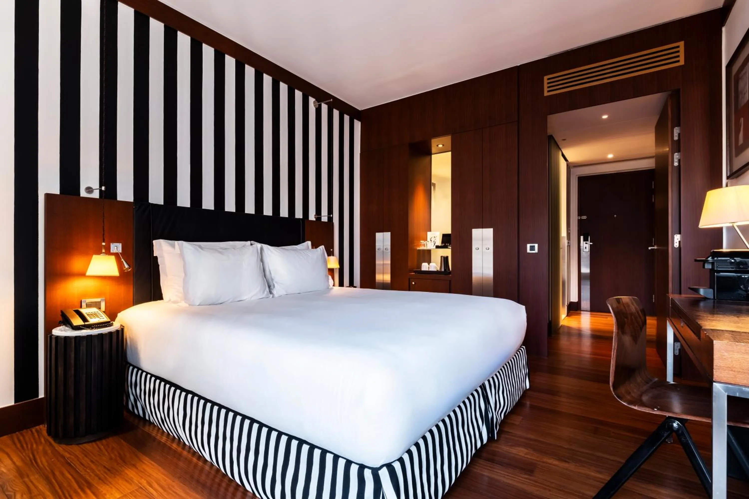 Photo of the whole room, Bed in Grand Hôtel Champs-Elysées