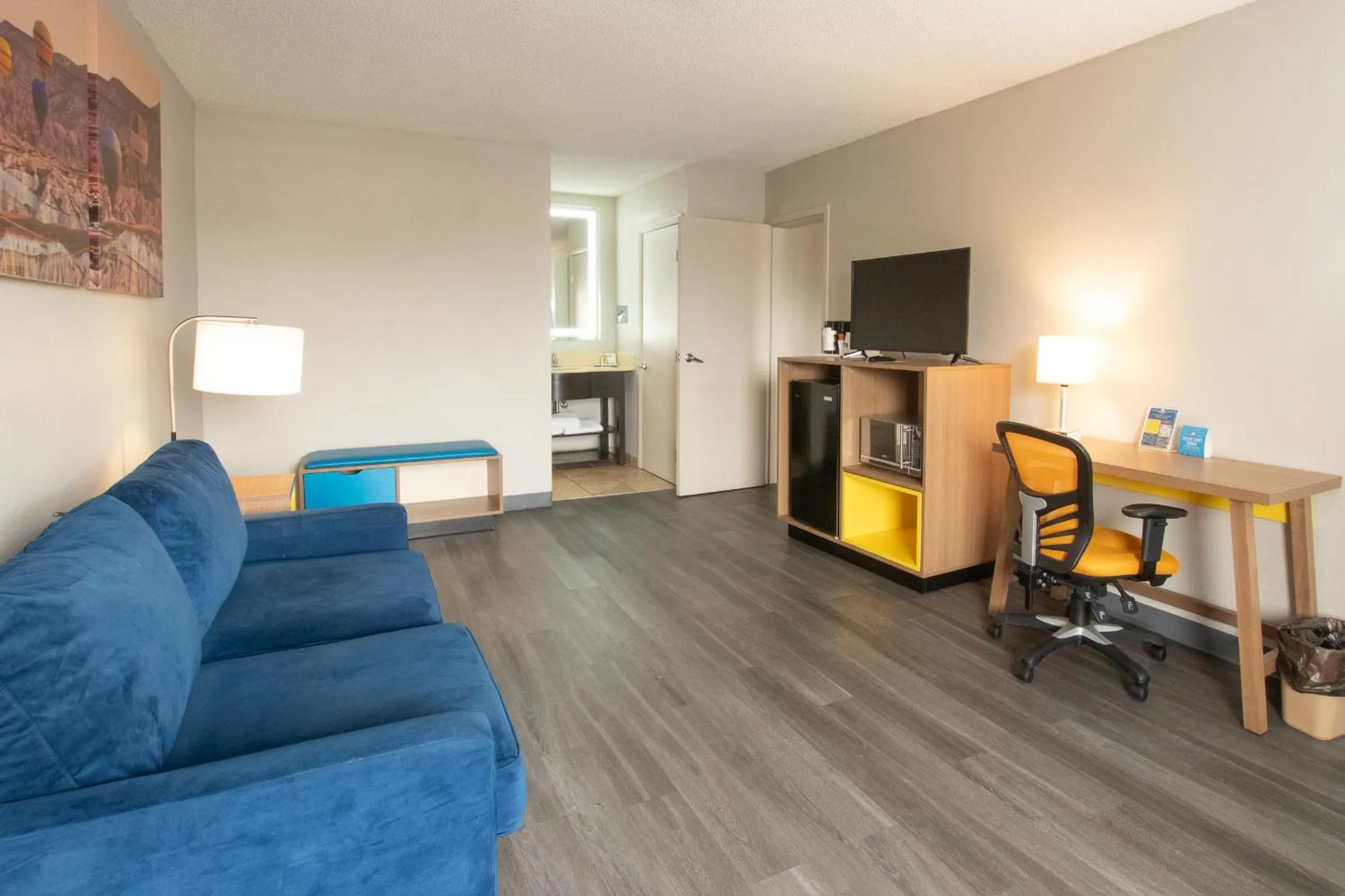 Days Inn & Suites by Wyndham Albuquerque North