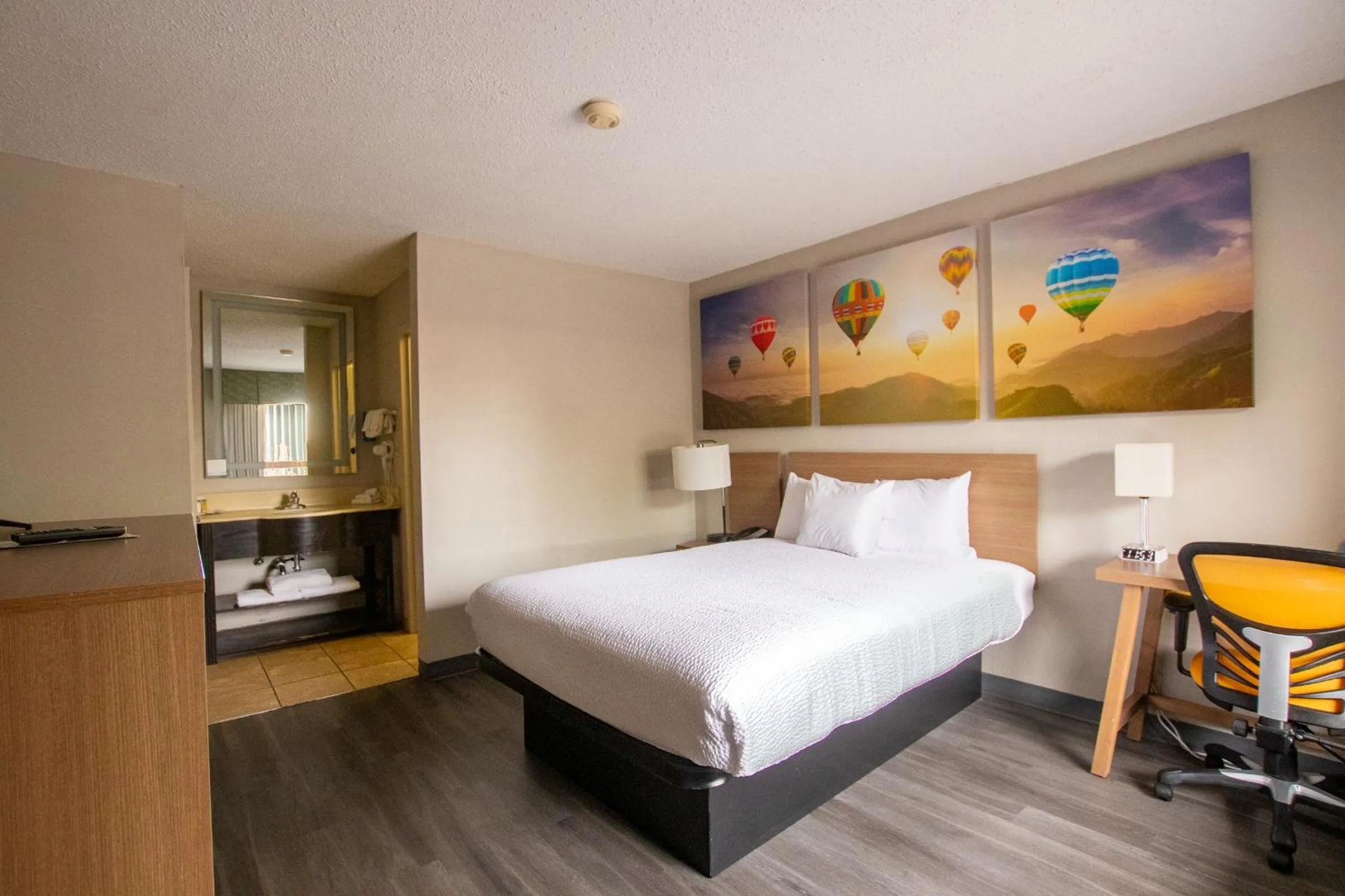 Bed in Days Inn & Suites by Wyndham Albuquerque North