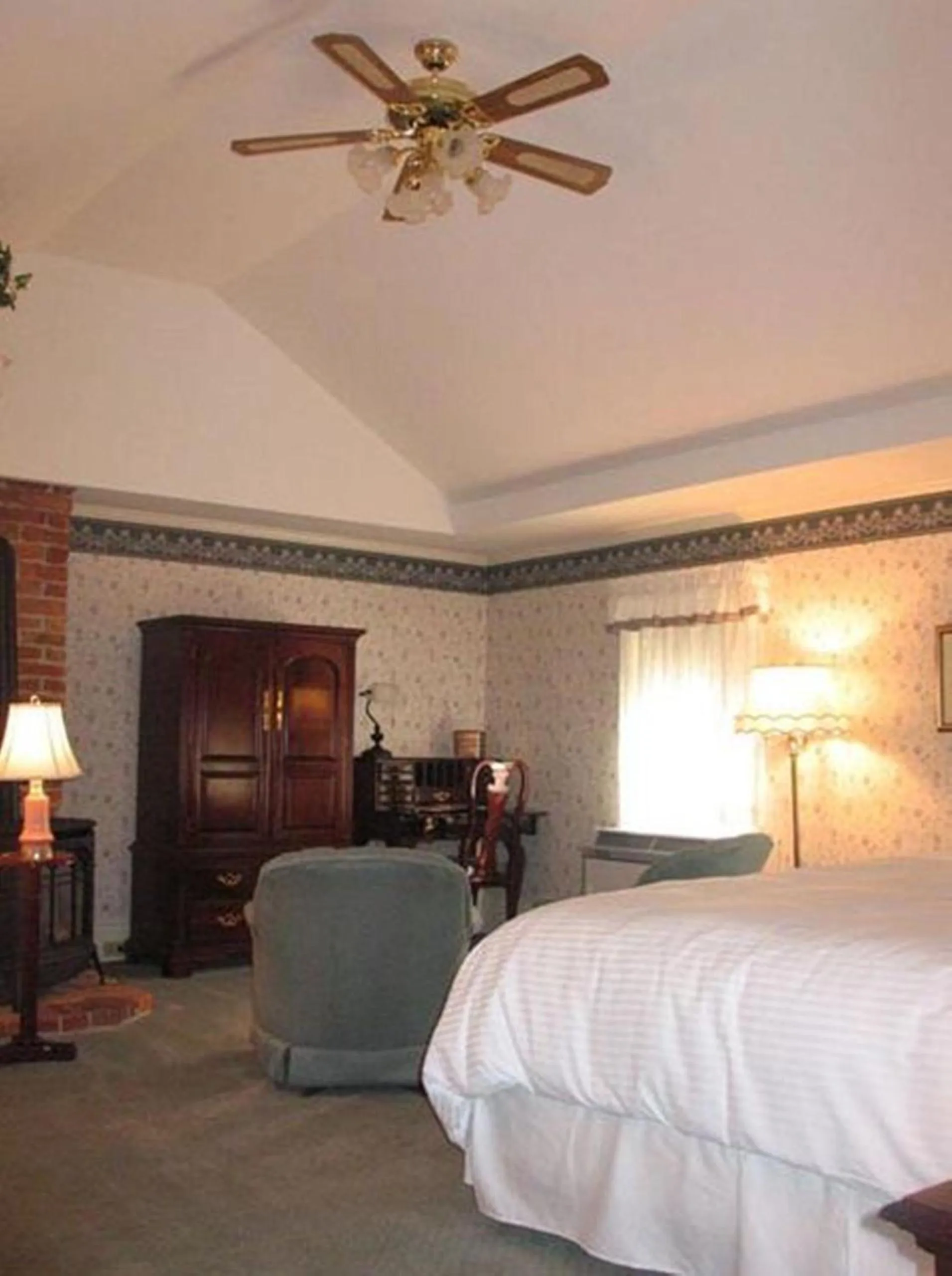 Other, Bed in Bird-in-Hand Village Inn & Suites