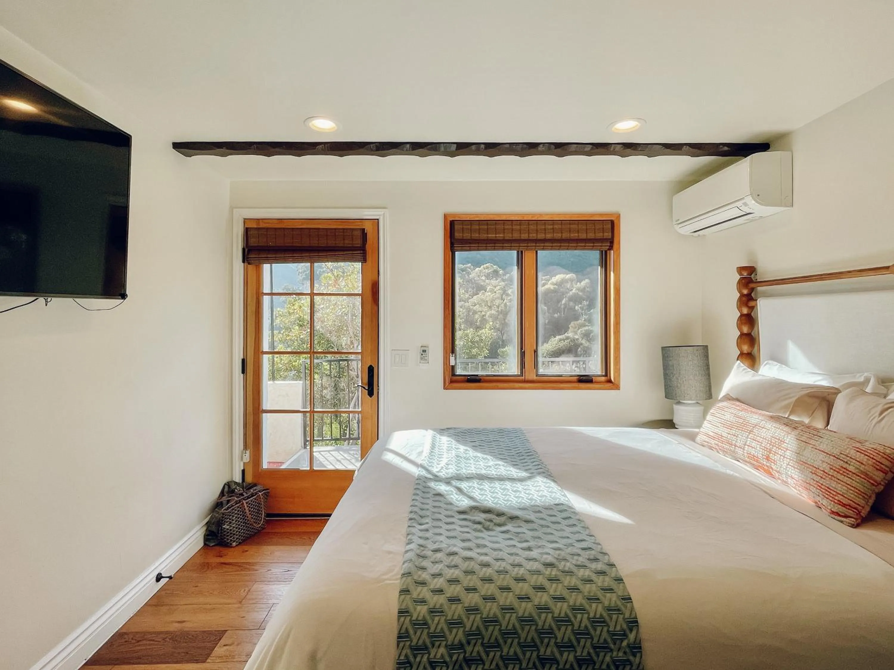 Mountain view, Bed in Zane Grey Pueblo Hotel