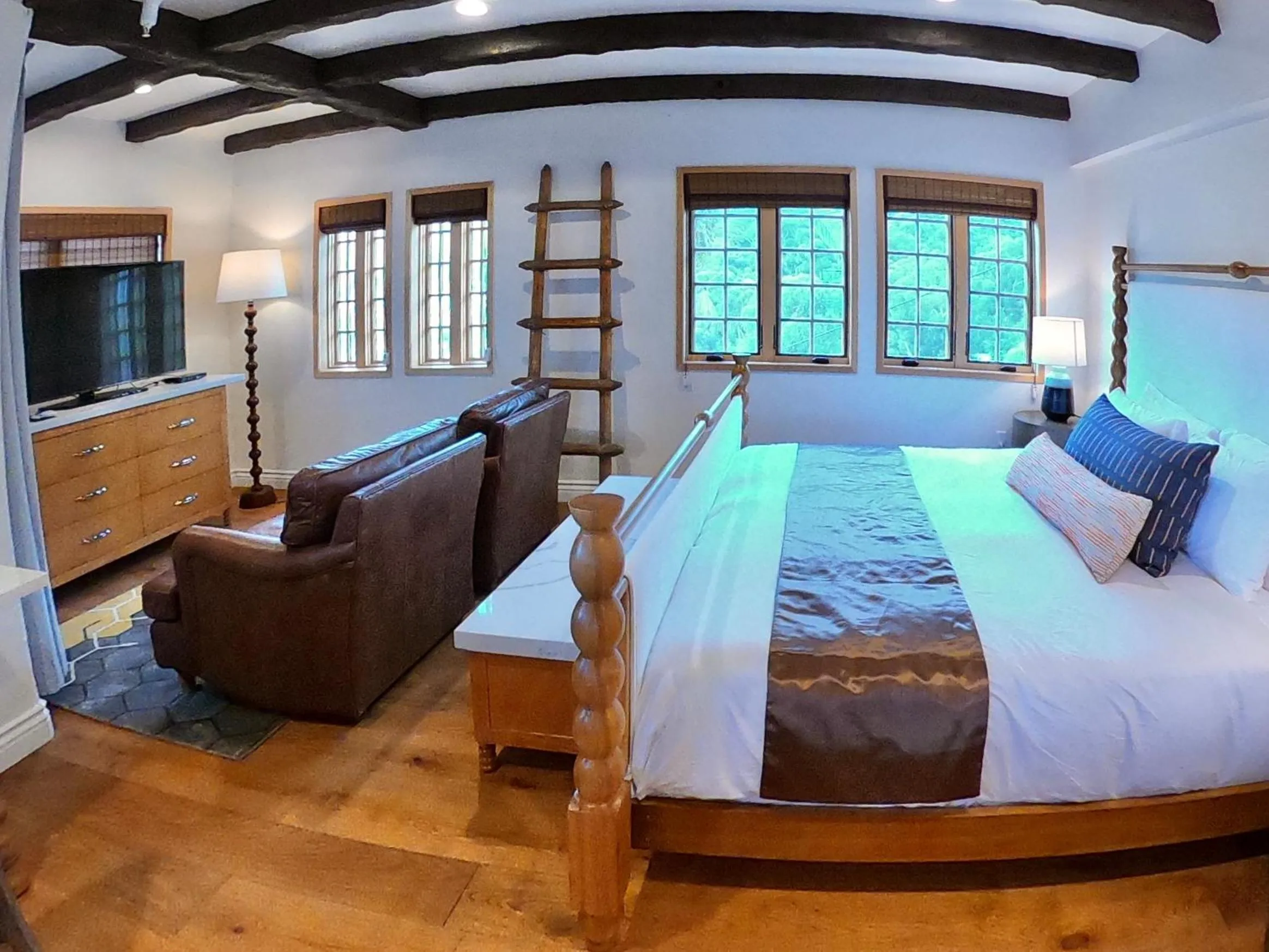 TV and multimedia, Bed in Zane Grey Pueblo Hotel