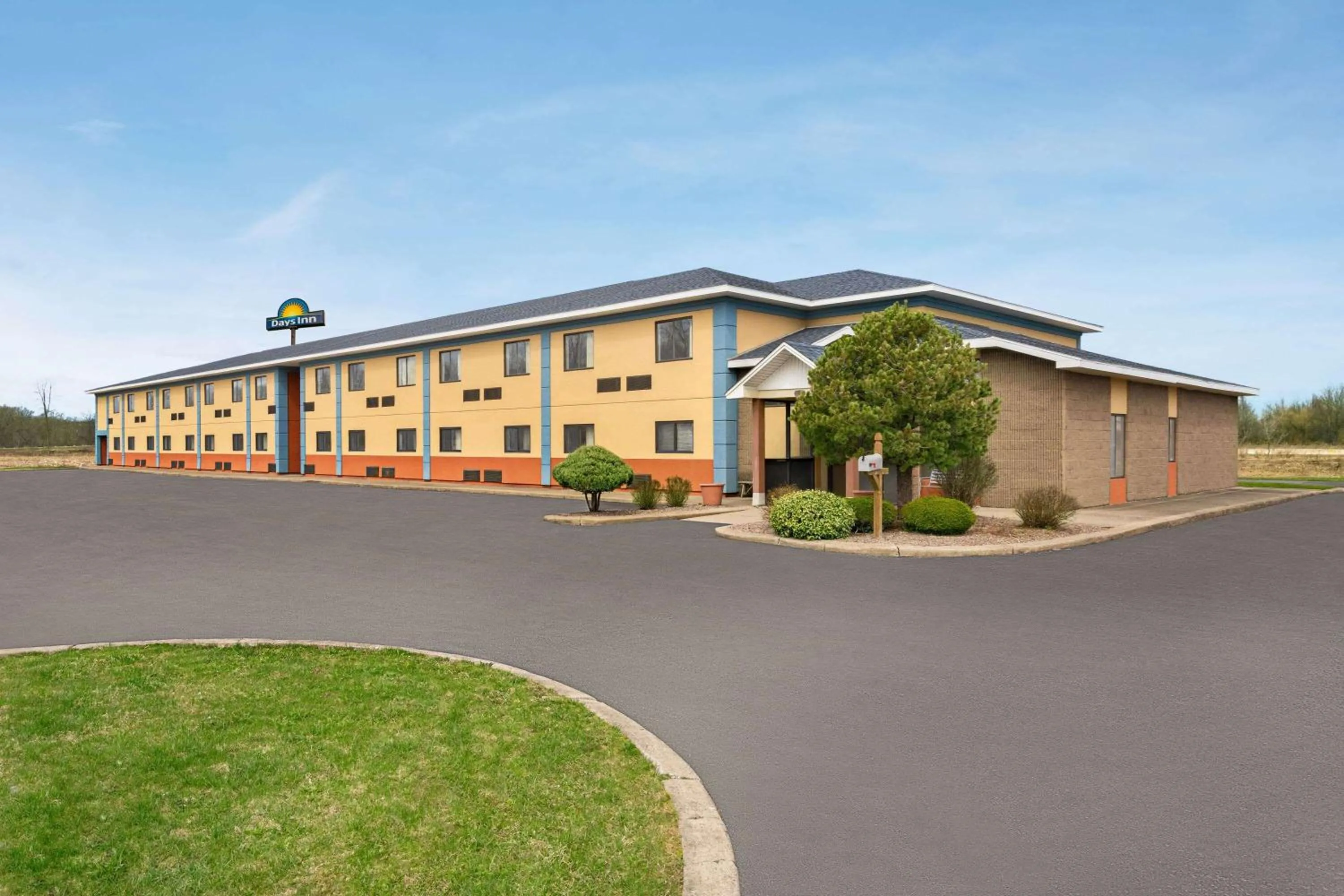 Property building in Days Inn by Wyndham Canastota Verona
