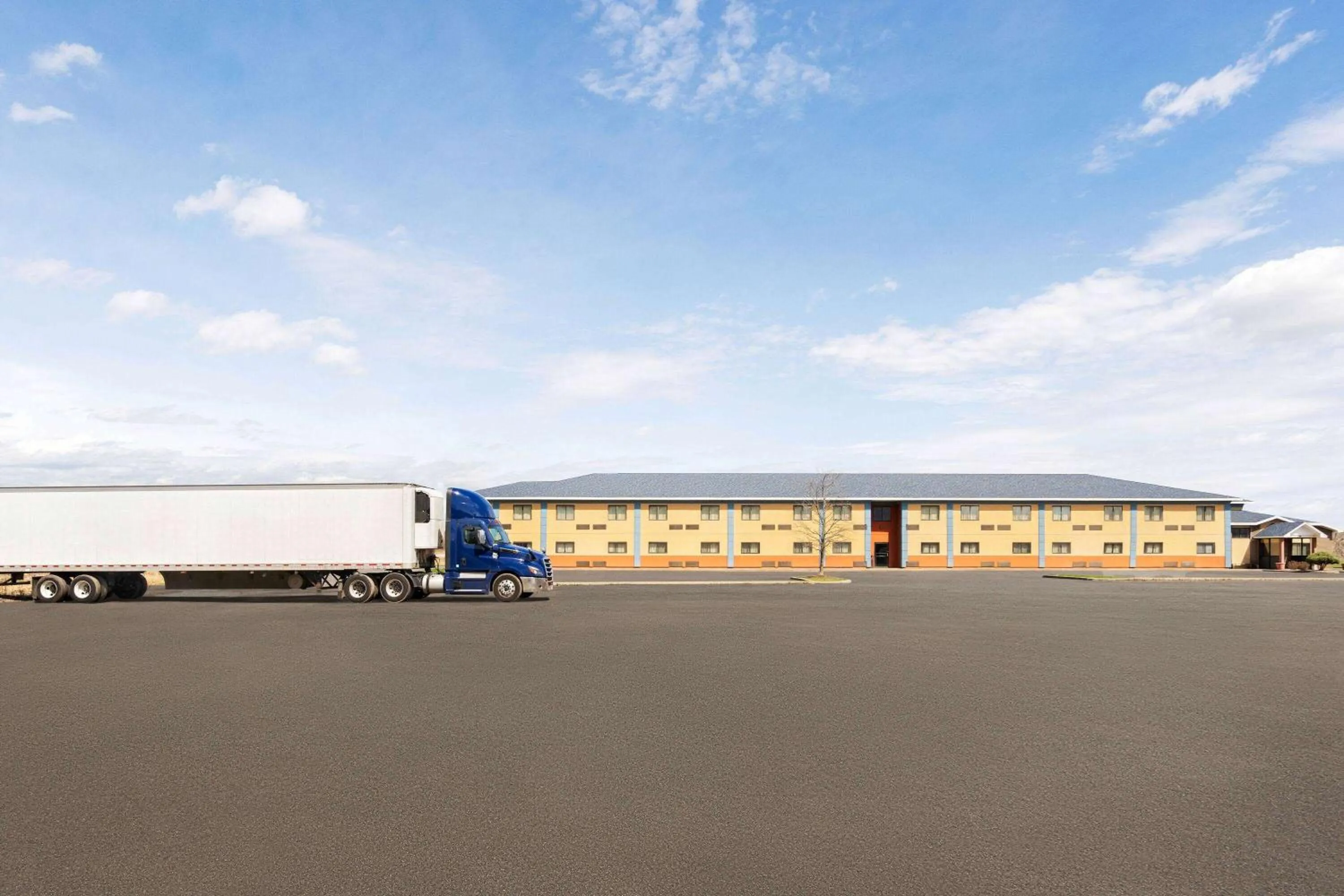 Property building in Days Inn by Wyndham Canastota Verona