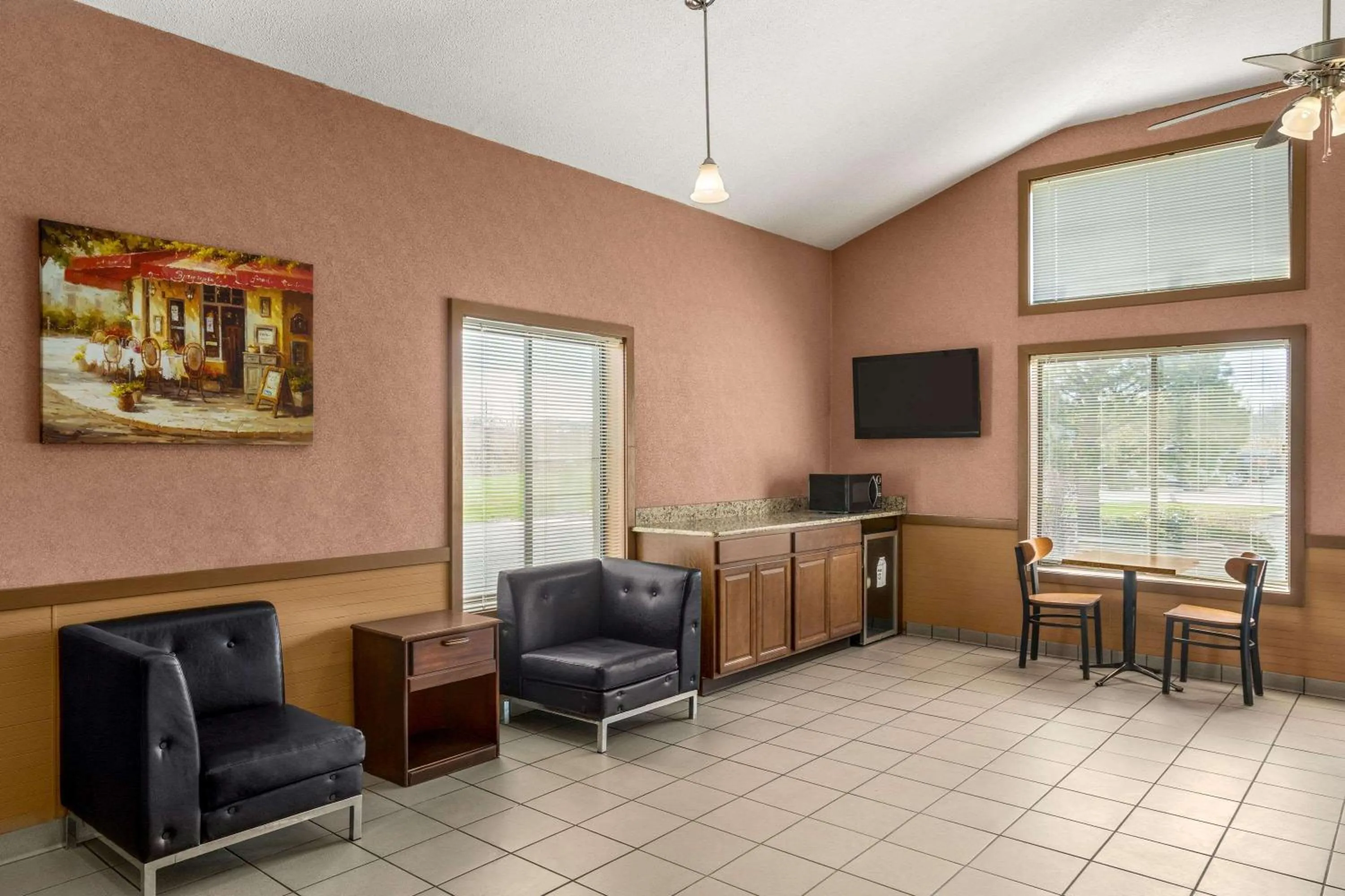 Lobby or reception in Days Inn by Wyndham Canastota Verona