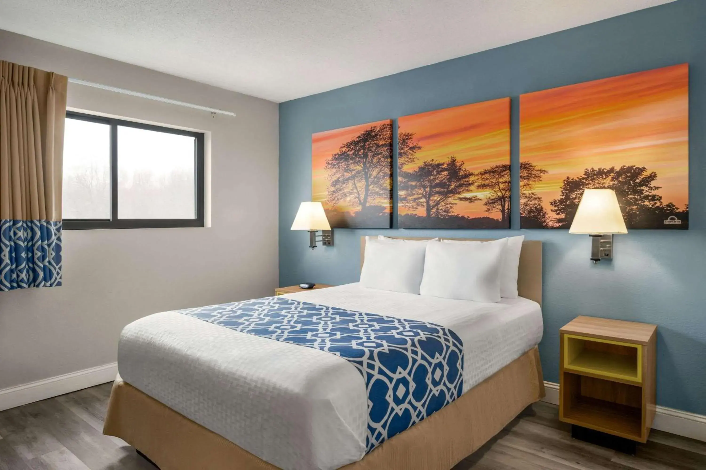 Queen Room with Bath Tub - Mobility/Hearing Accessible - Non-Smoking in Days Inn by Wyndham Canastota Verona Queen Room with Bath Tub - Mobility/Hearing Accessible - Non-Smoking in Days Inn by Wyndham Canastota Verona