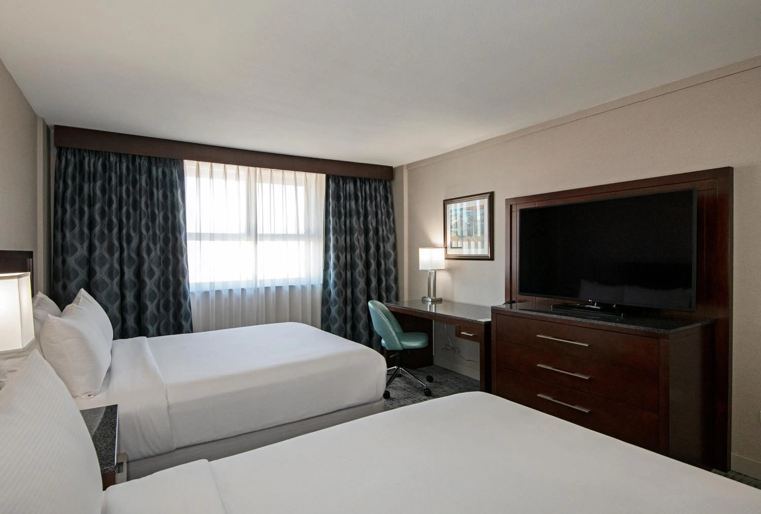 Bedroom, Bed in DoubleTree by Hilton - Kamloops