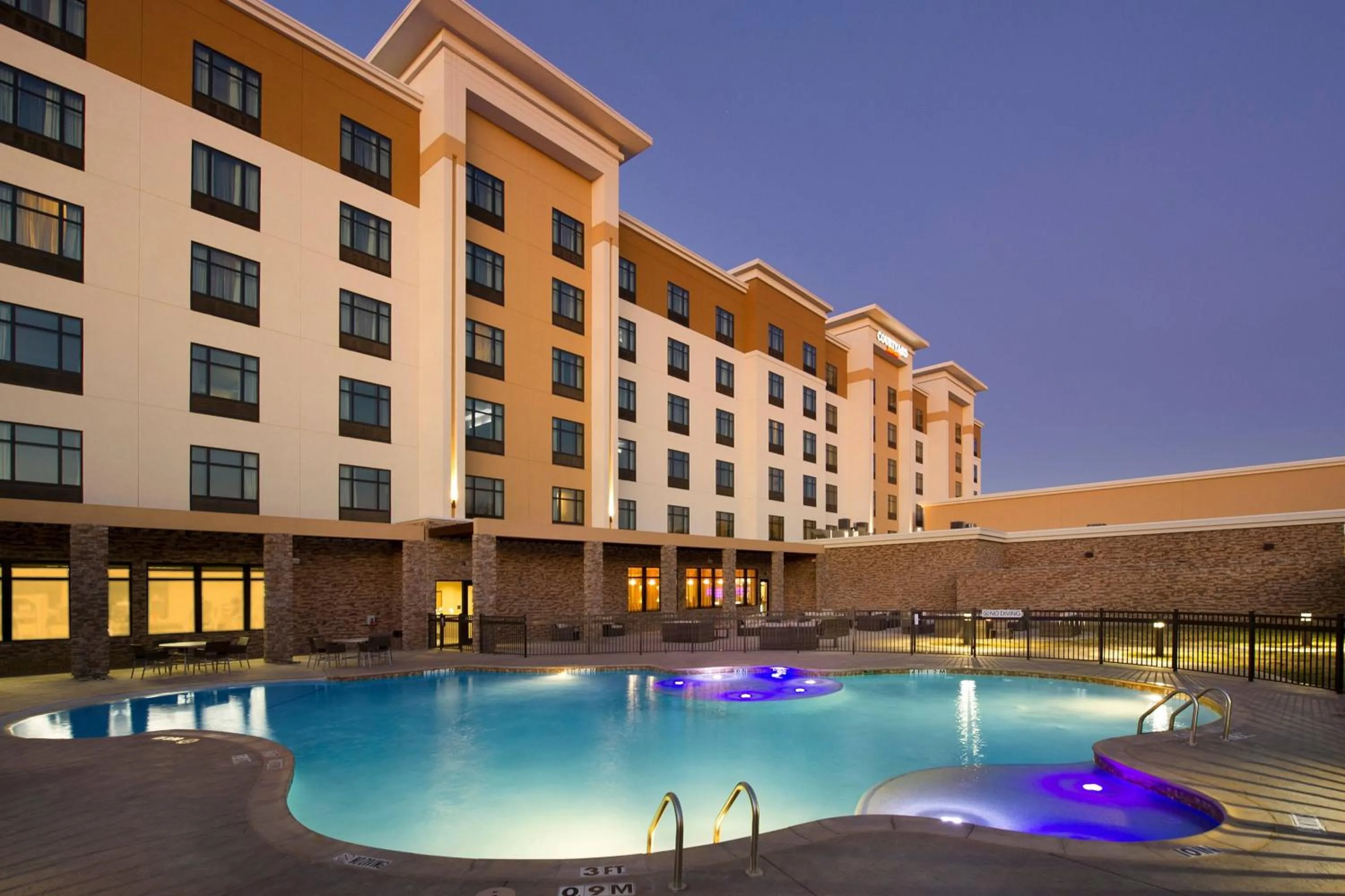 Swimming pool in TownePlace Suites by Marriott Dallas DFW Airport North/Grapevine