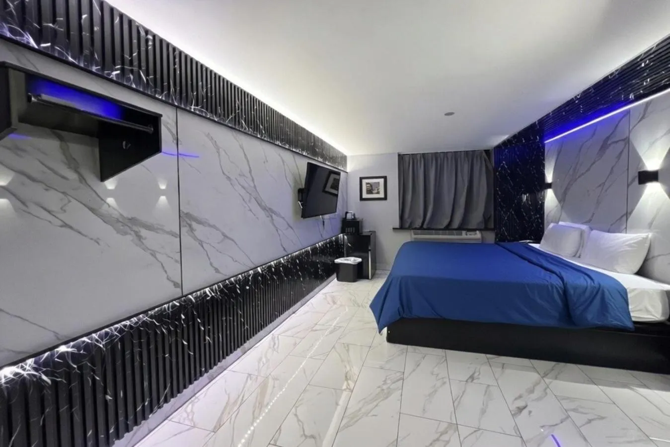 Bed in Umbrella Hotel Brooklyn - Newly Renovated