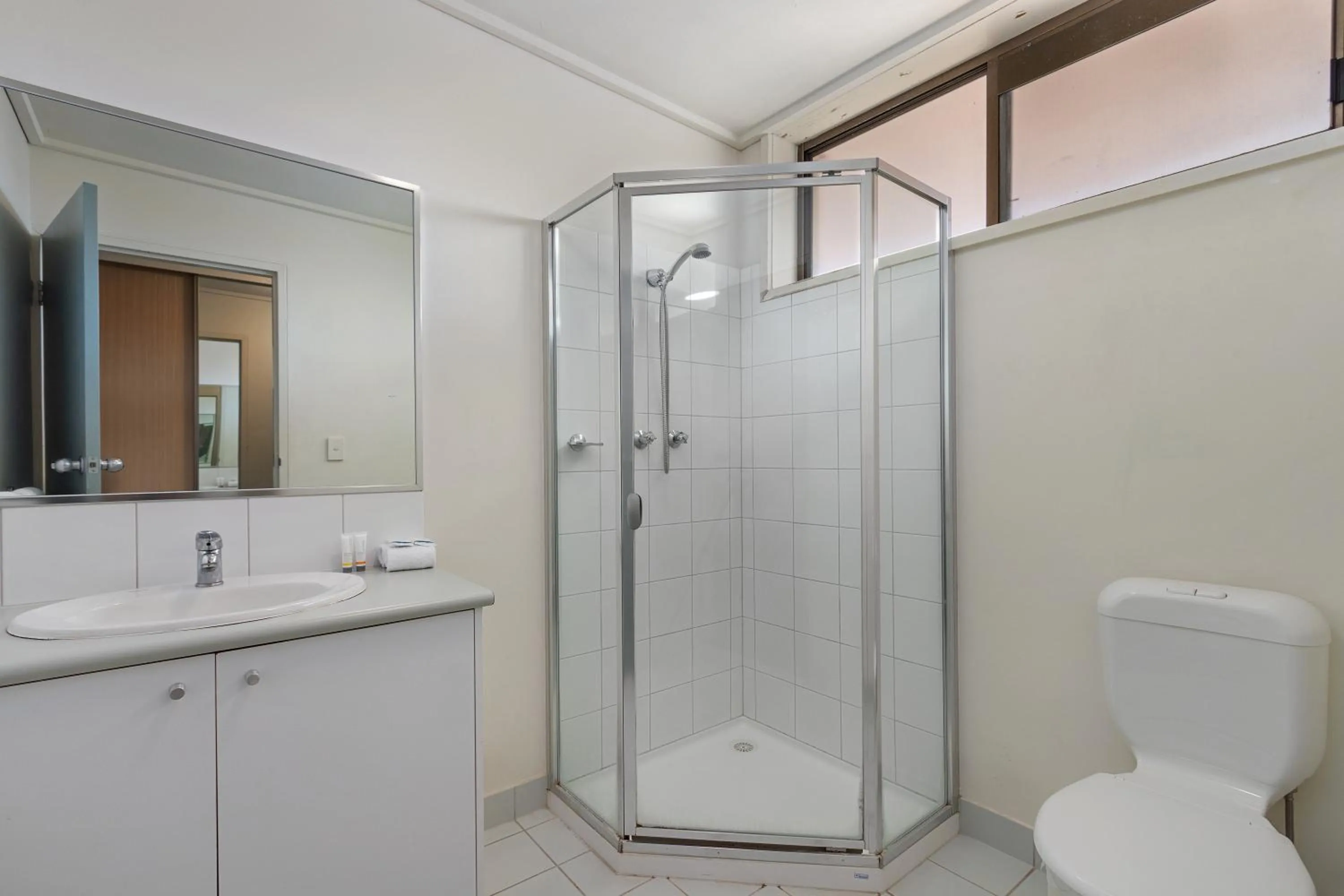 Knox International Hotel and Apartments